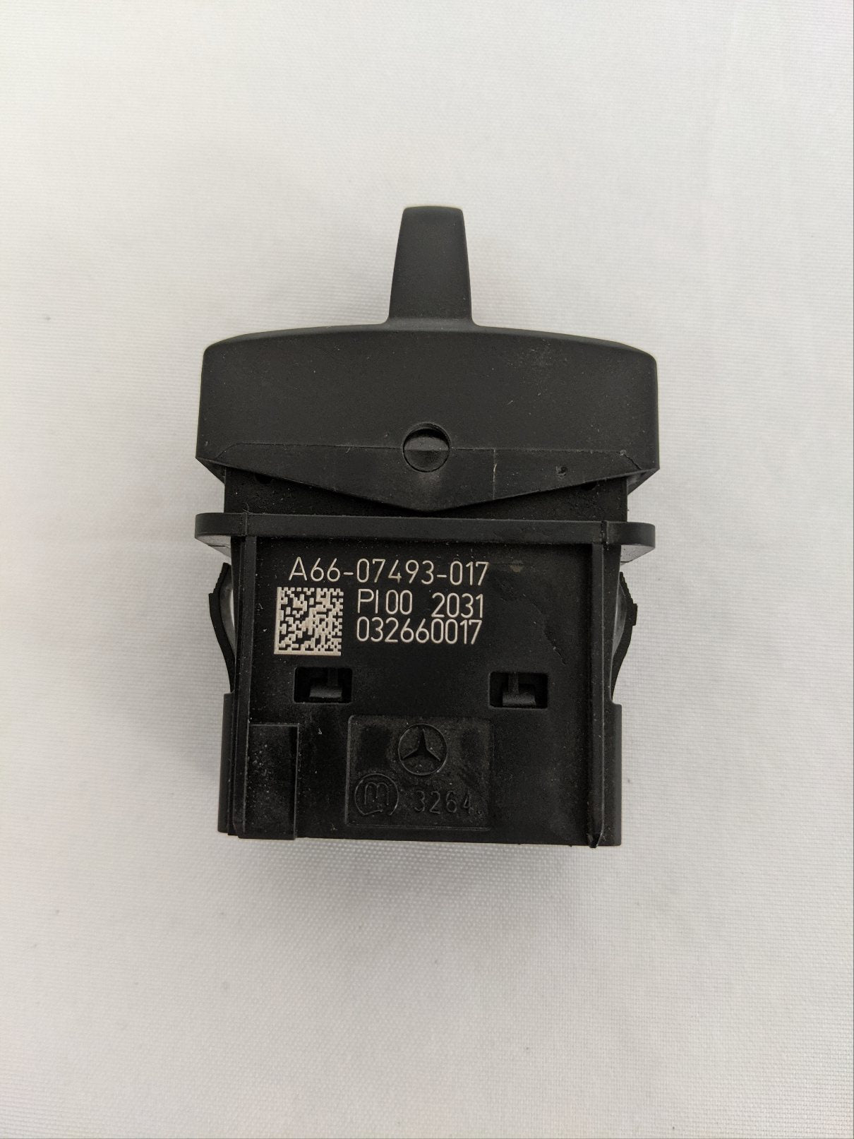 Freightliner Blank 18 Latch MSF Rocker Switch - P/N A66-07493-017 (8827001798972)