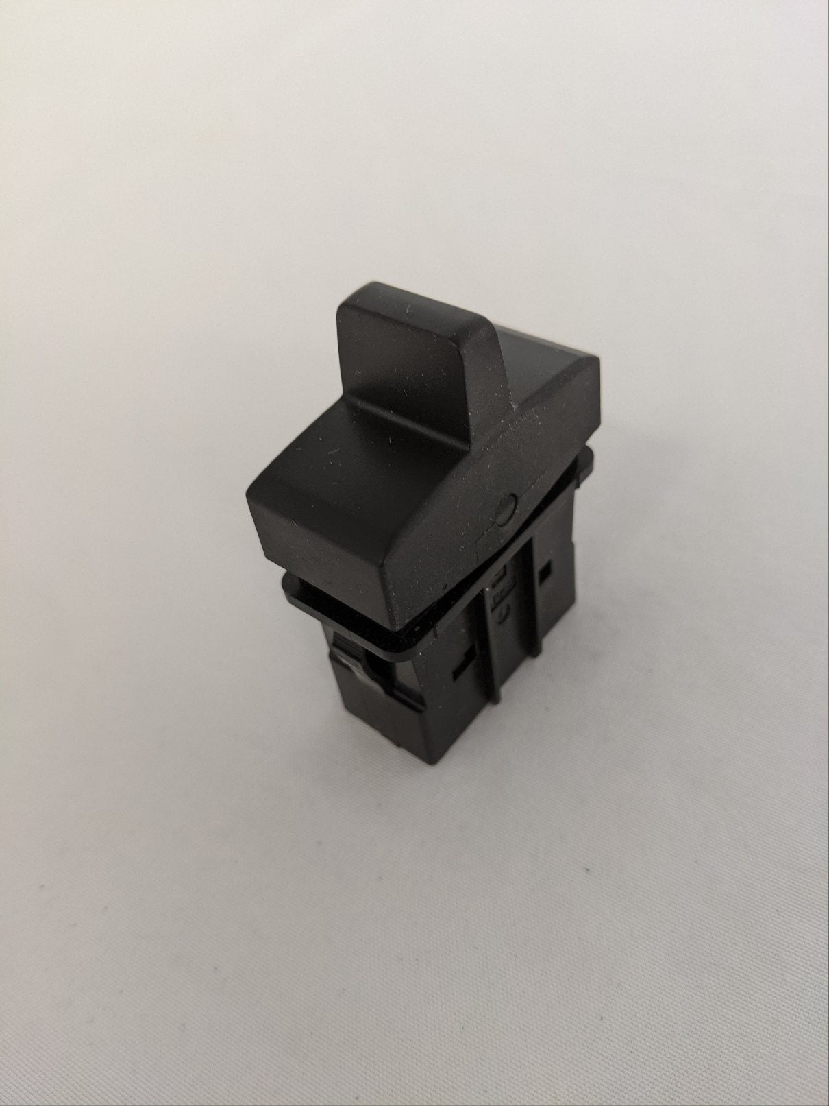 Freightliner Blank 19 Latch MSF Rocker Switch - P/N A66-07493-018 (8827001700668)