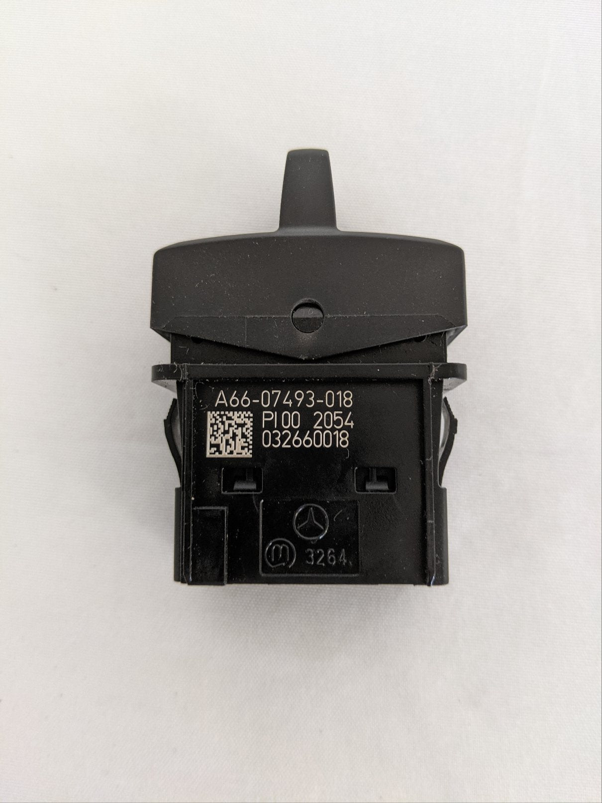 Freightliner Blank 19 Latch MSF Rocker Switch - P/N A66-07493-018 (8827001700668)