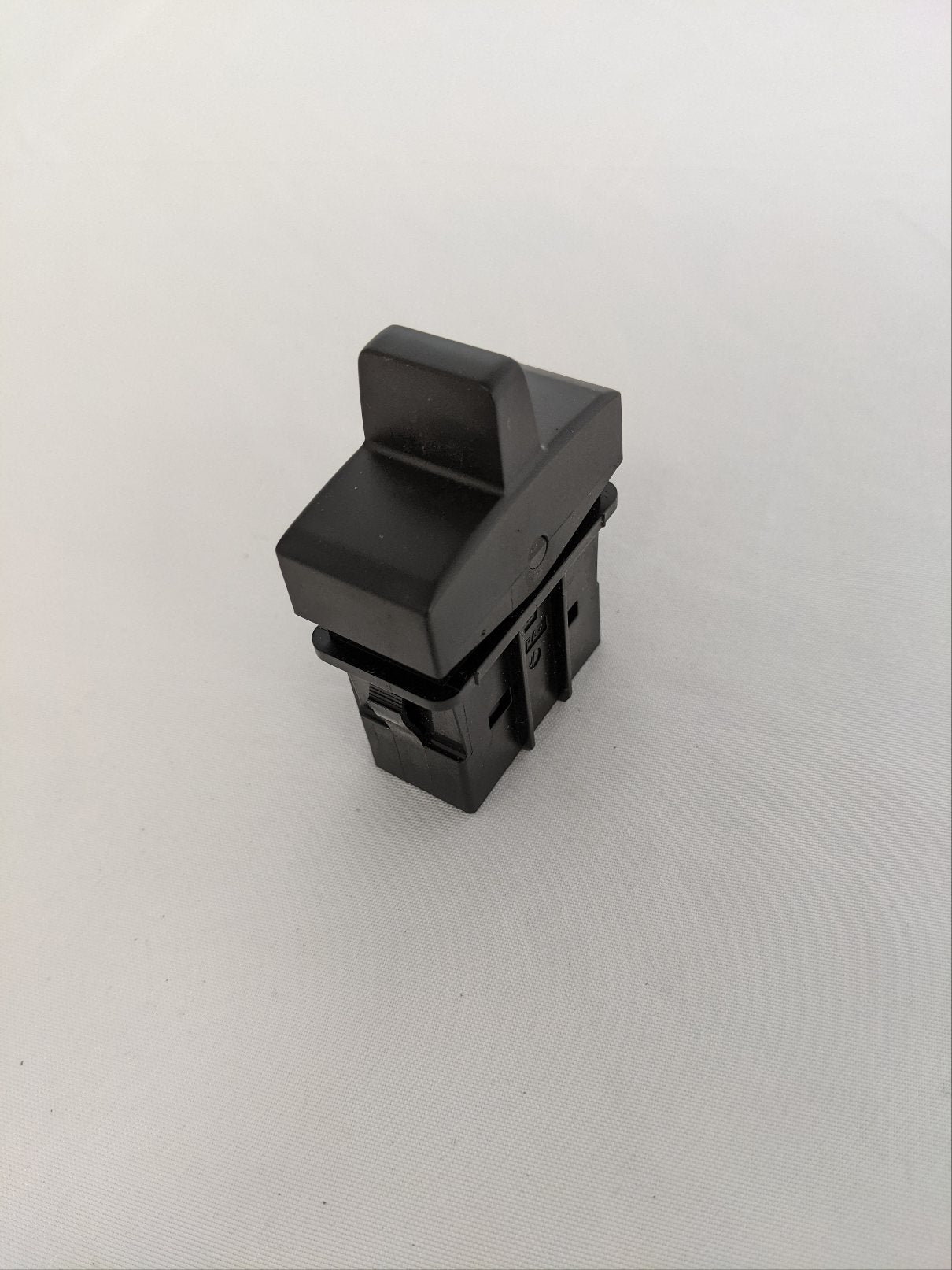 Freightliner Blank LAT / LAT-03 MSF, MUX Rocker Switch - P/N A66-07493-050 (8827001864508)