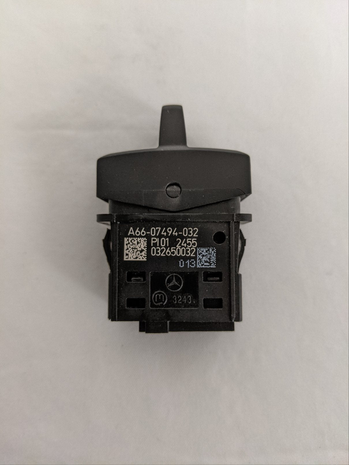 Freightliner MSF HWD Beacon Light Rocker Switch - P/N A66-07494-032 (8829278454076)