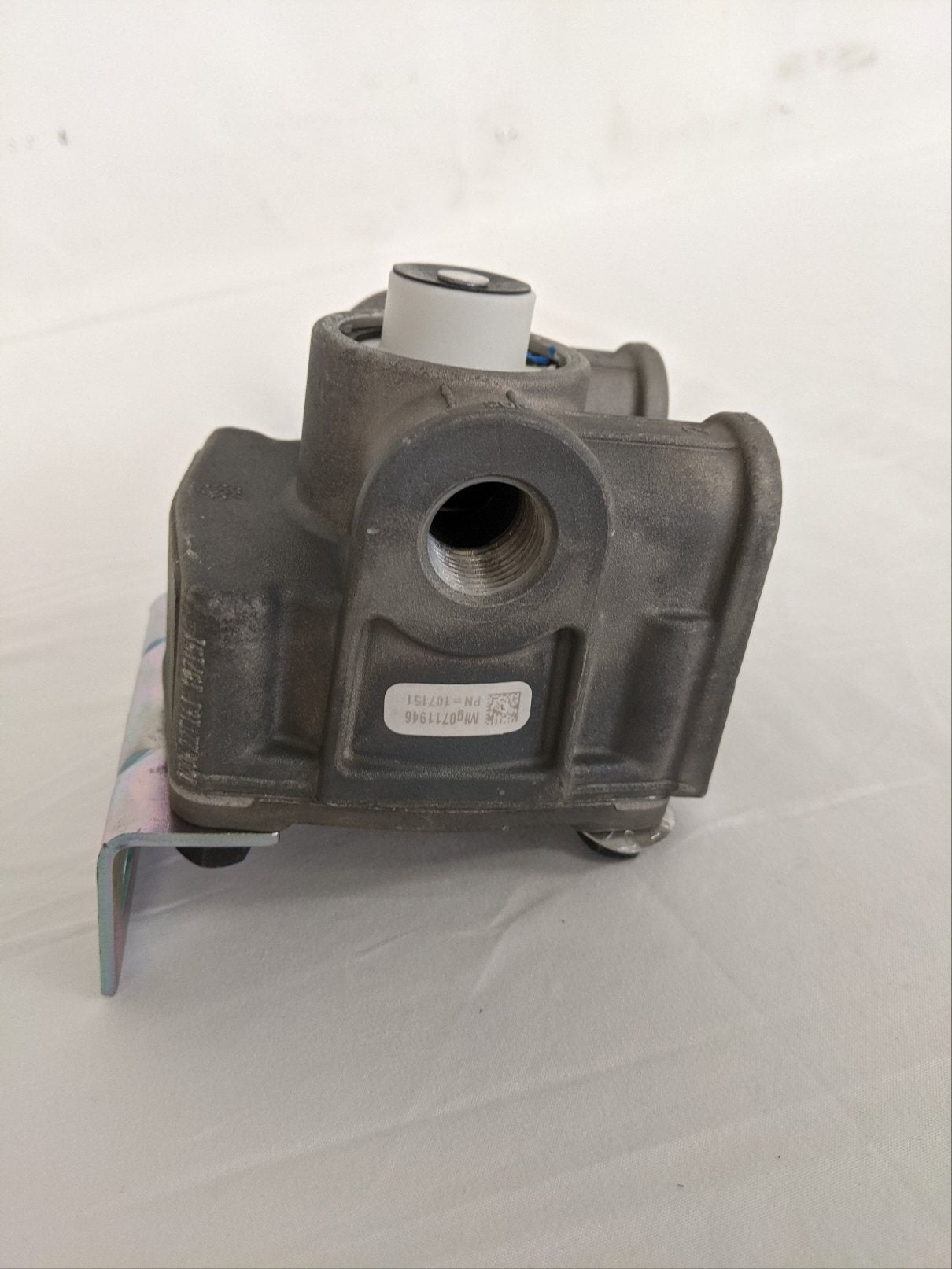 Bendix R12 Quick Release Air Break Relay Valve - P/N 107151 (8890709213500)