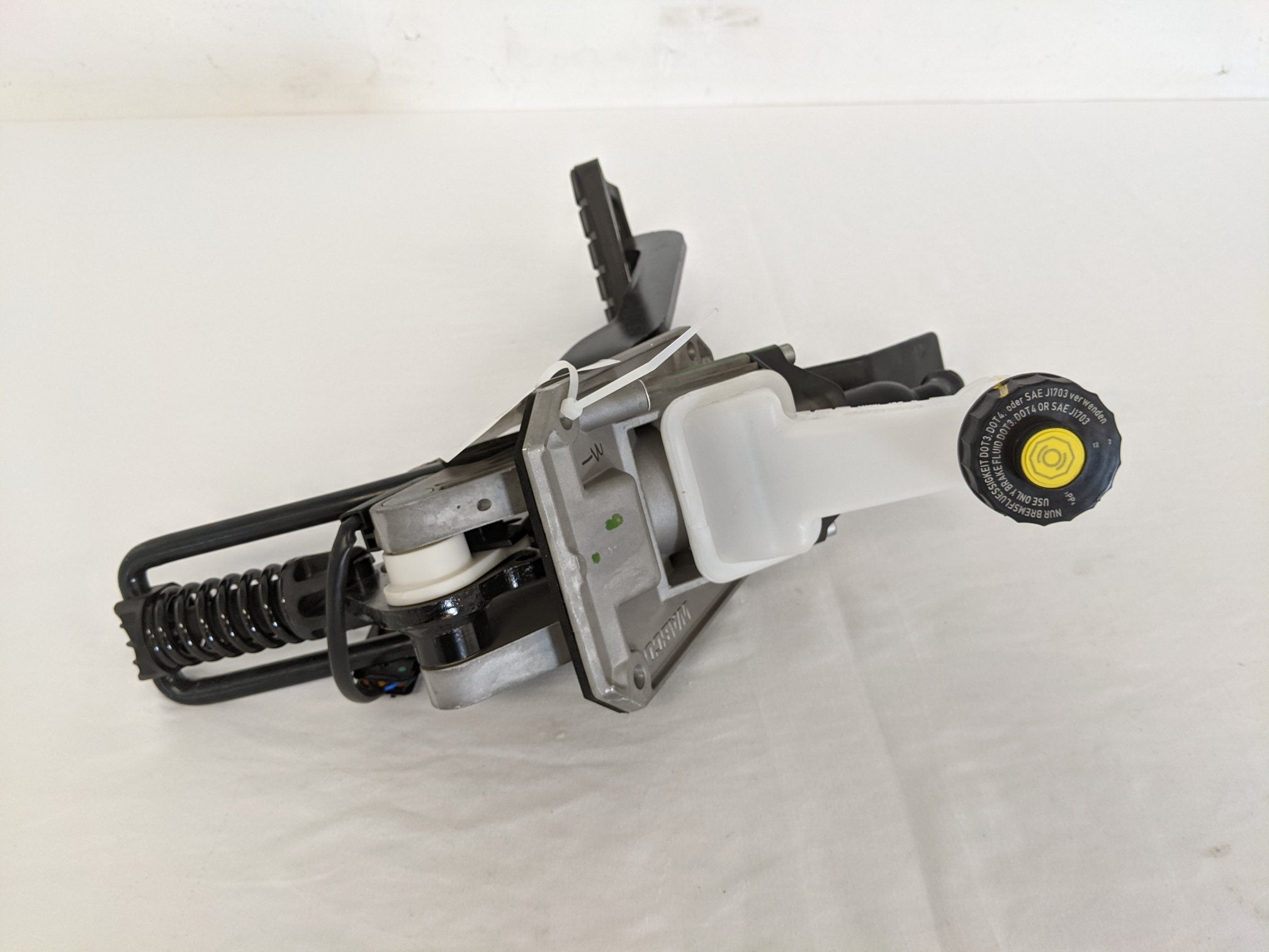 Wabco Hydraulic Clutch Pedal - P/N A02-14020-000 / 965 001 058 0 (8938283467068)