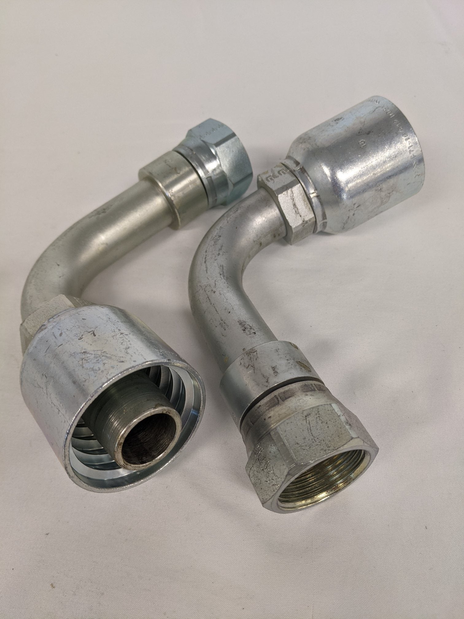 *Lot of 2* Parker 90° Long Drop Hydraulic Hose Fitting - P/N 13771-16-16 (9038579794236)