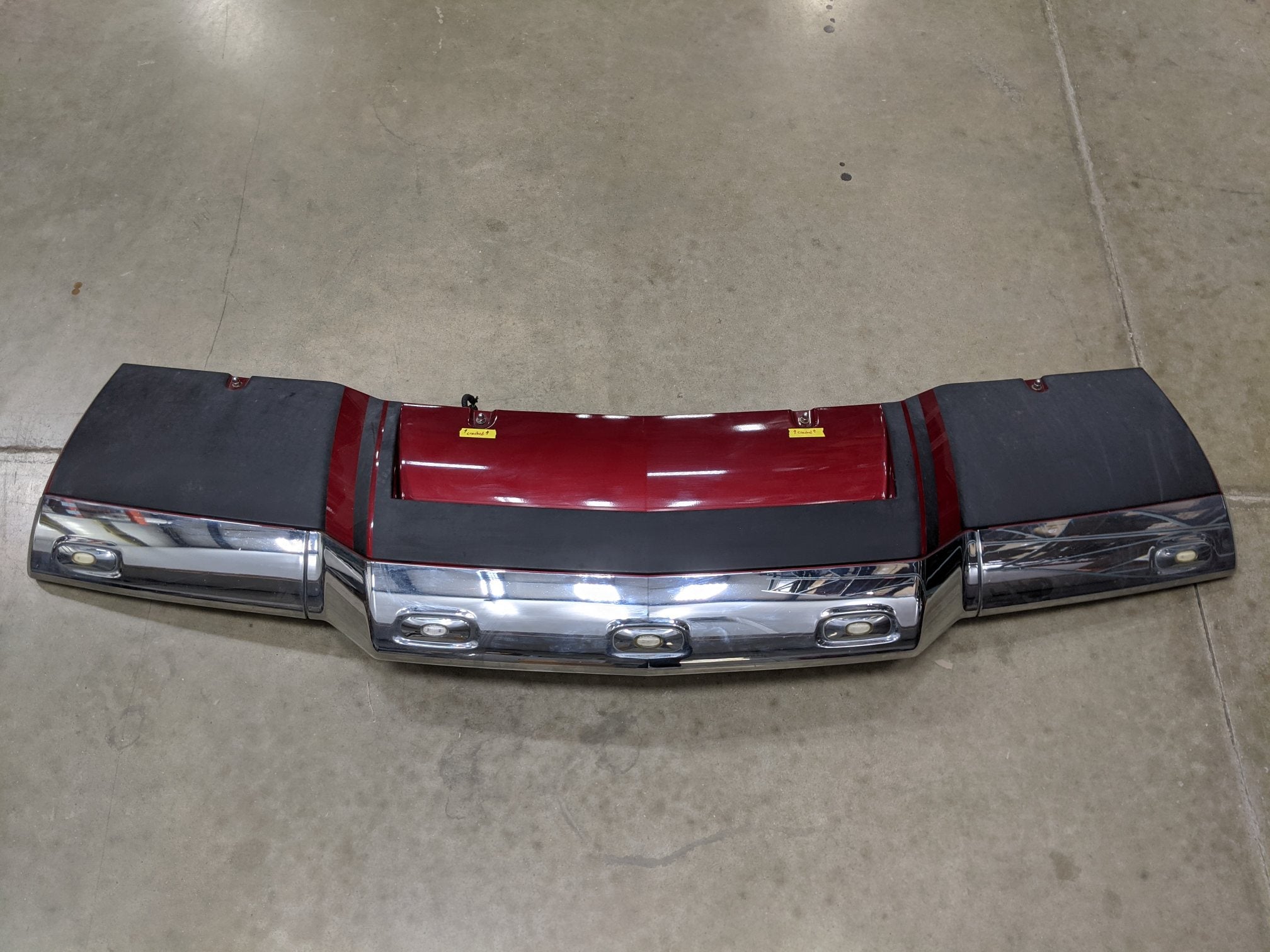 Damaged Western Star 5700XE Exterior Sun Visor Assembly- P/N 22-71389-000 (9066077716796)