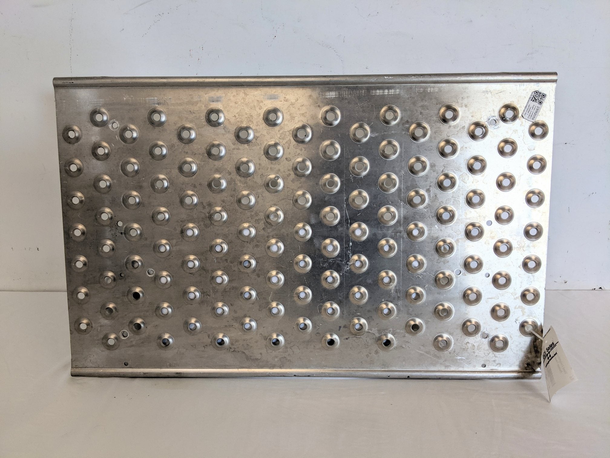 Used Freightliner 33" x 20 ¾" Recess Fixed Deck Plate - P/N A22-72421-003 (9105528127804)