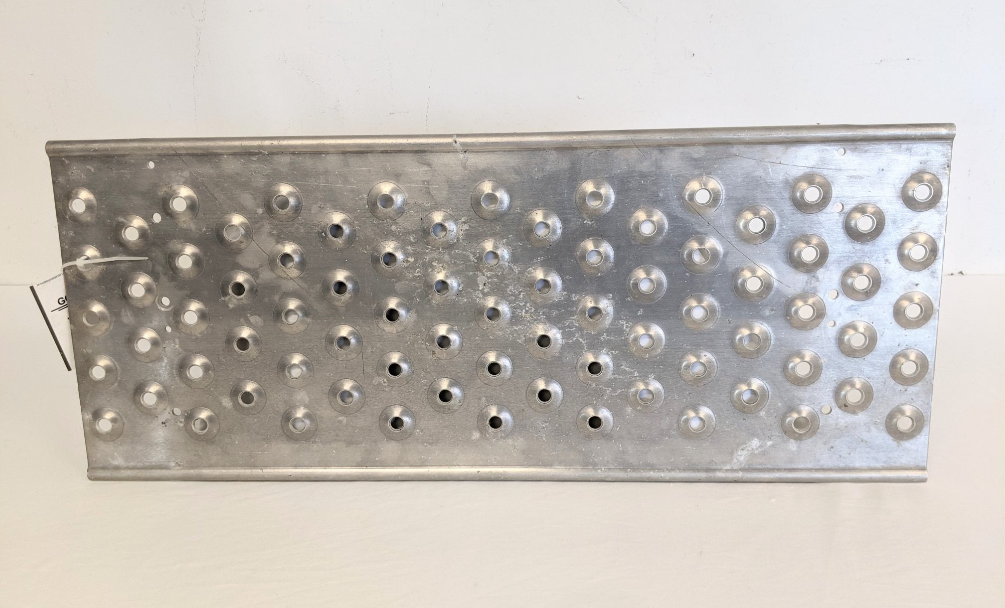 Used Freightliner 33 ½" x 13 ¾" One Piece Deck Plate - P/N 22-69103-000 (6770454593622)