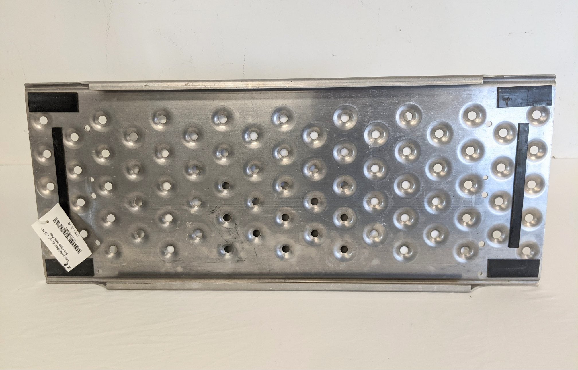 Used Freightliner 33 ½" x 13 ¾" One Piece Deck Plate - P/N 22-69103-000 (6770454593622)