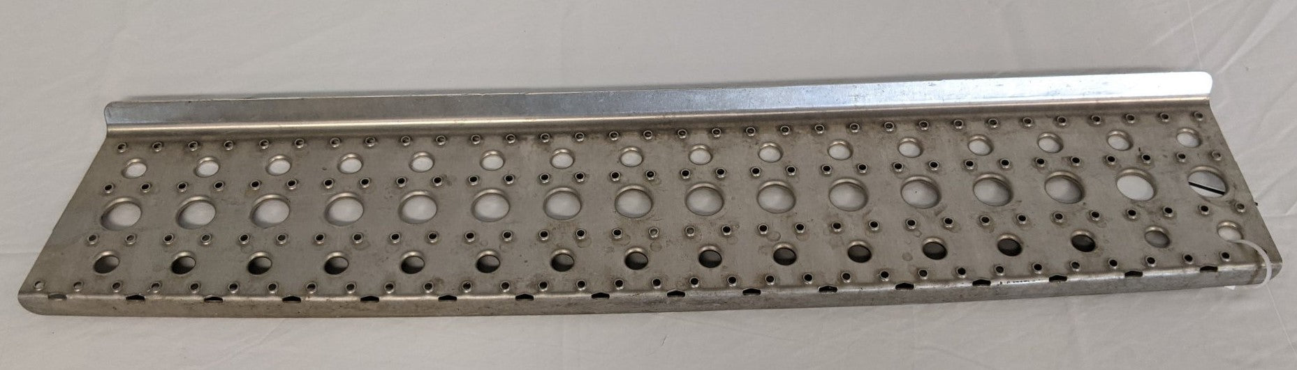 Freightliner Cascadia P3 113 RH 32 ½" Step Tread - P/N 22-68079-003 (9182700208444)