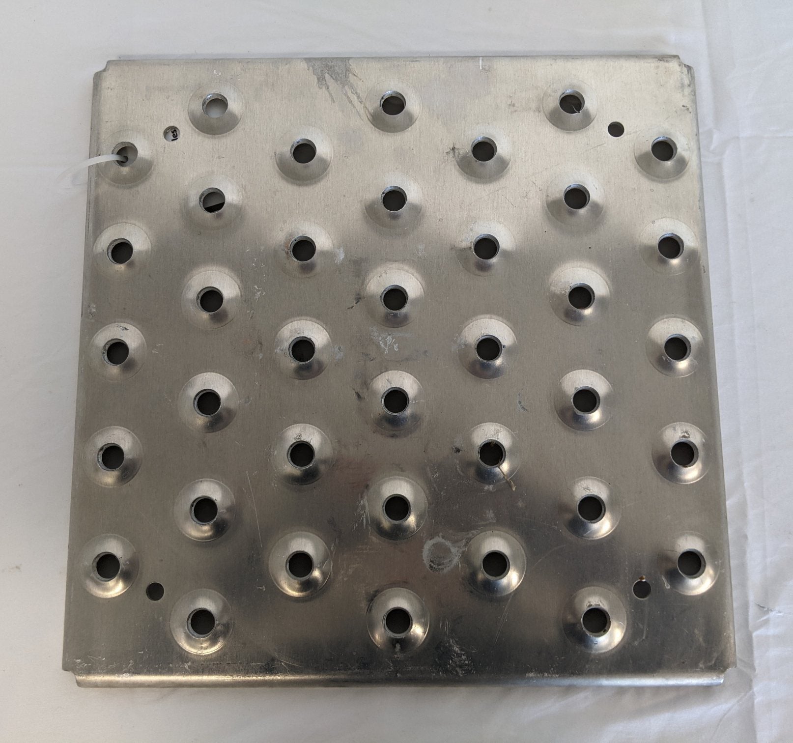 Freightliner 13 ¾" x 13 ¾" One Piece Outboard Tread Deck Plate - P/N 22-69180-000 (3939587194966)