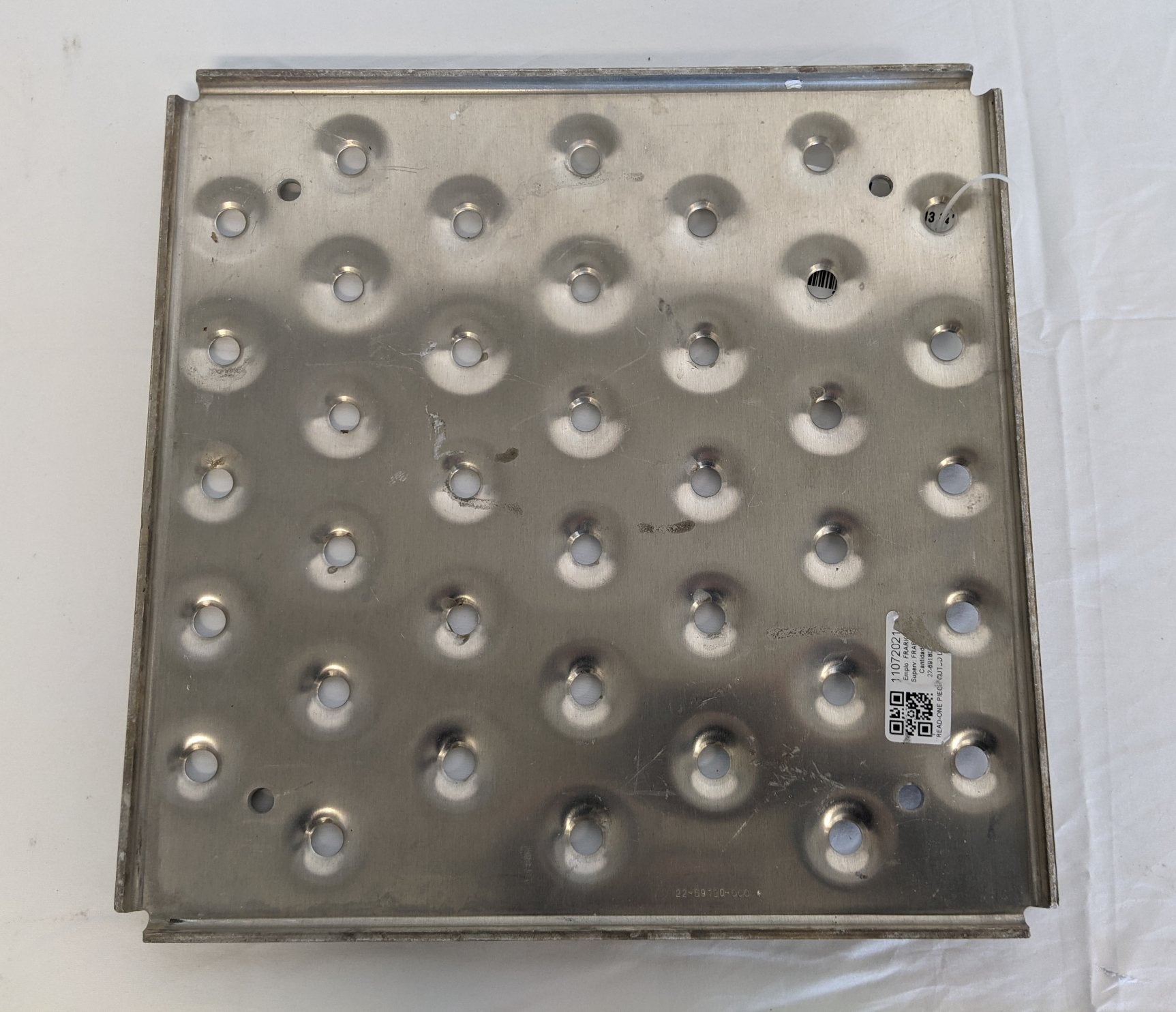 Freightliner 13 ¾" x 13 ¾" One Piece Outboard Tread Deck Plate - P/N 22-69180-000 (3939587194966)