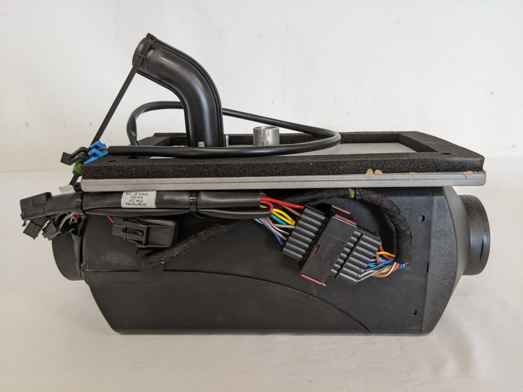 Damaged Eberspacher Airtronic D4 Diesel Auxiliary Heater - P/N  A22-68260-006 (9854309400892)