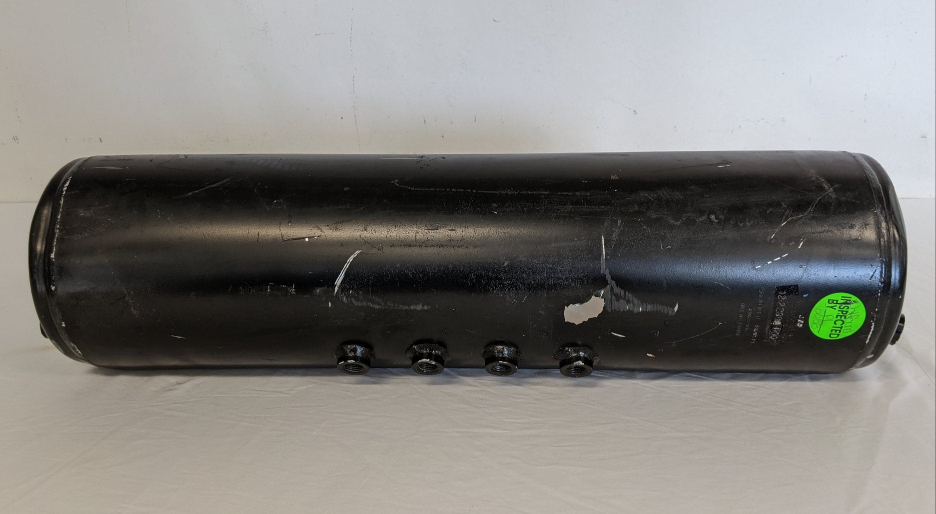 Dented Western Star 9" DIA 2030 cu. in Aluminum Air Tank - P/N 12-22898-000 (9172571226428)