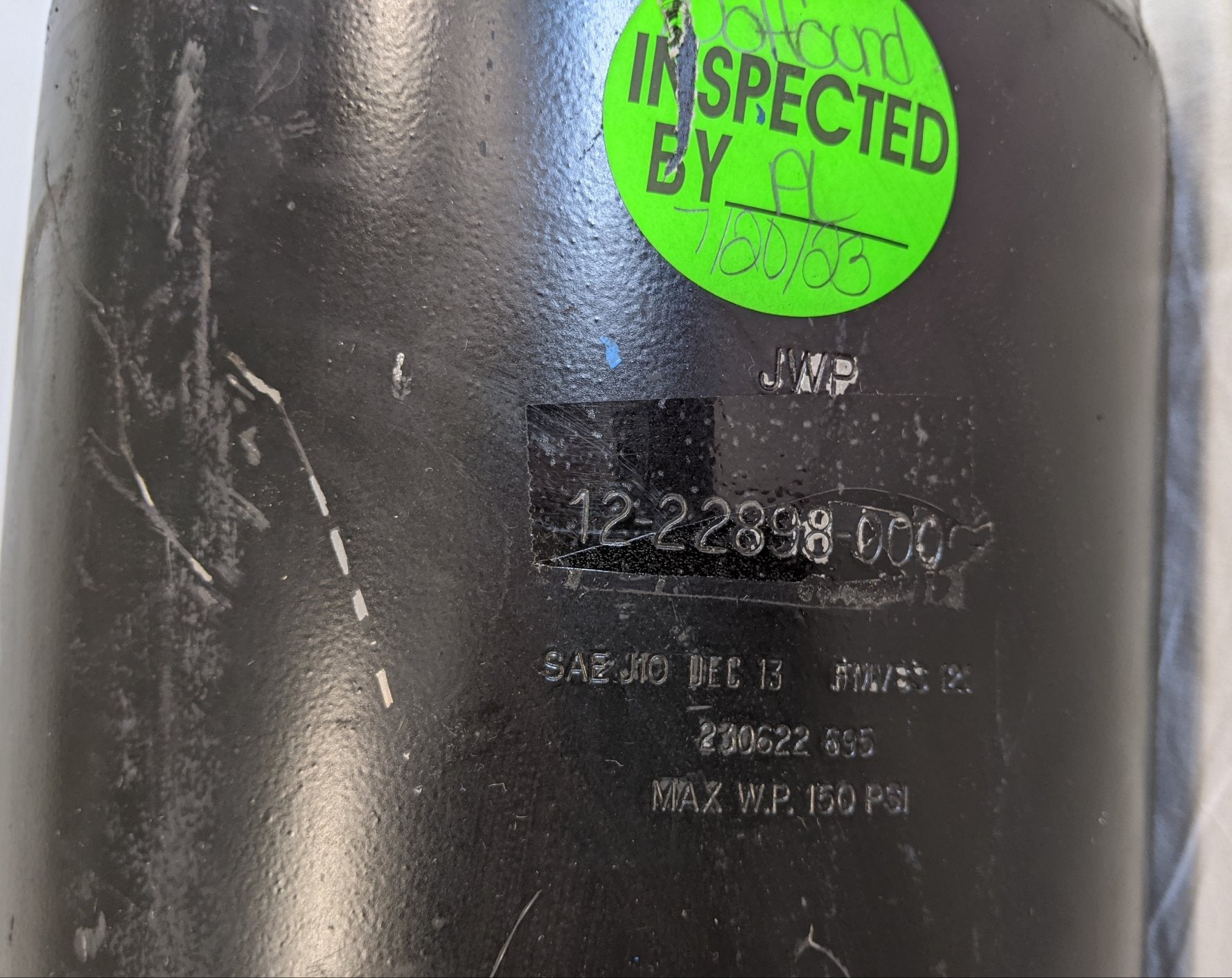 Dented Western Star 9" DIA 2030 cu. in Aluminum Air Tank - P/N 12-22898-000 (9172571226428)