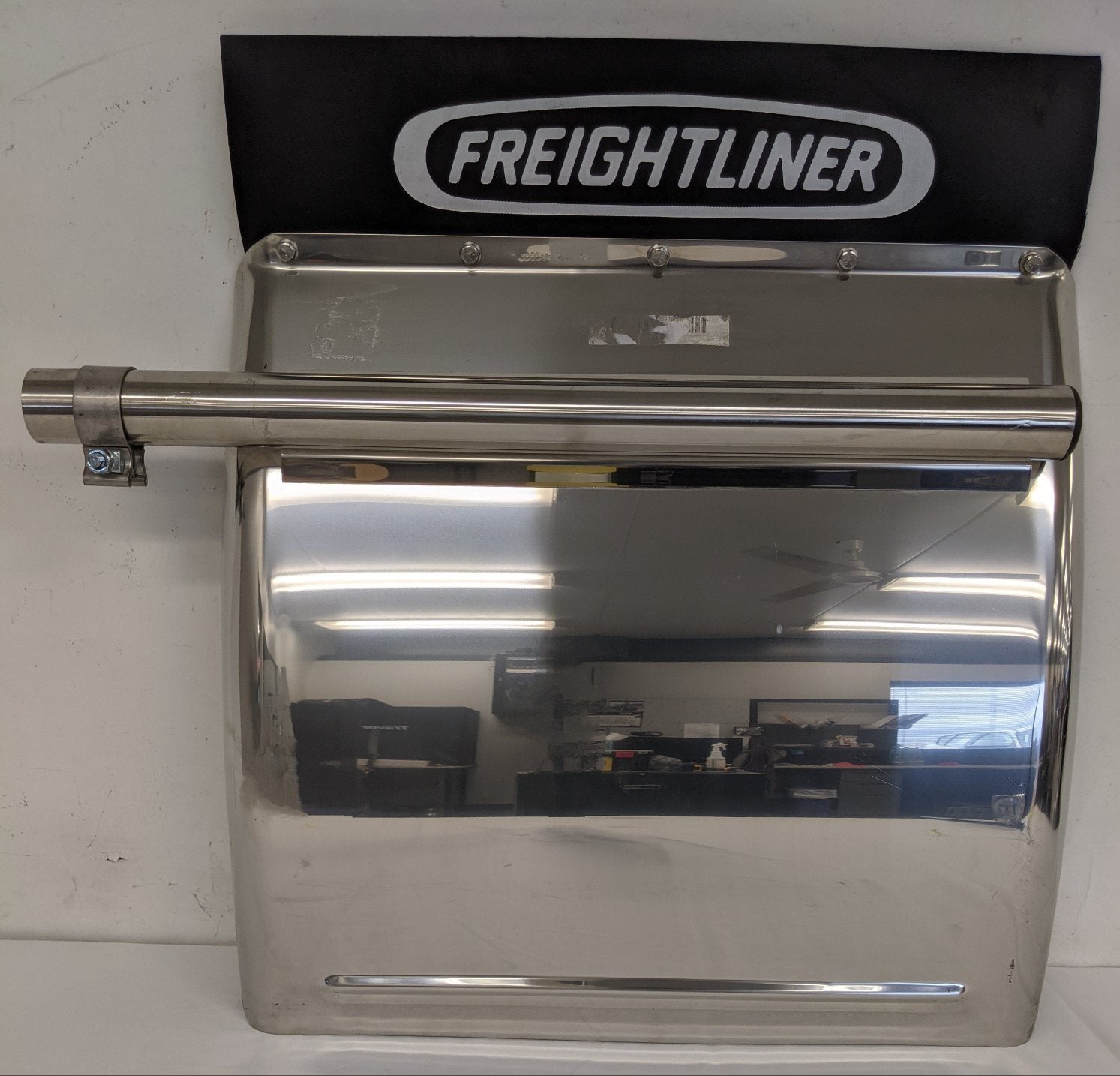 *Blemished* Freightliner LH SS Standard Mount ¼ Fender w/ Logo -P/N 22-73944-018 (9202291179836)