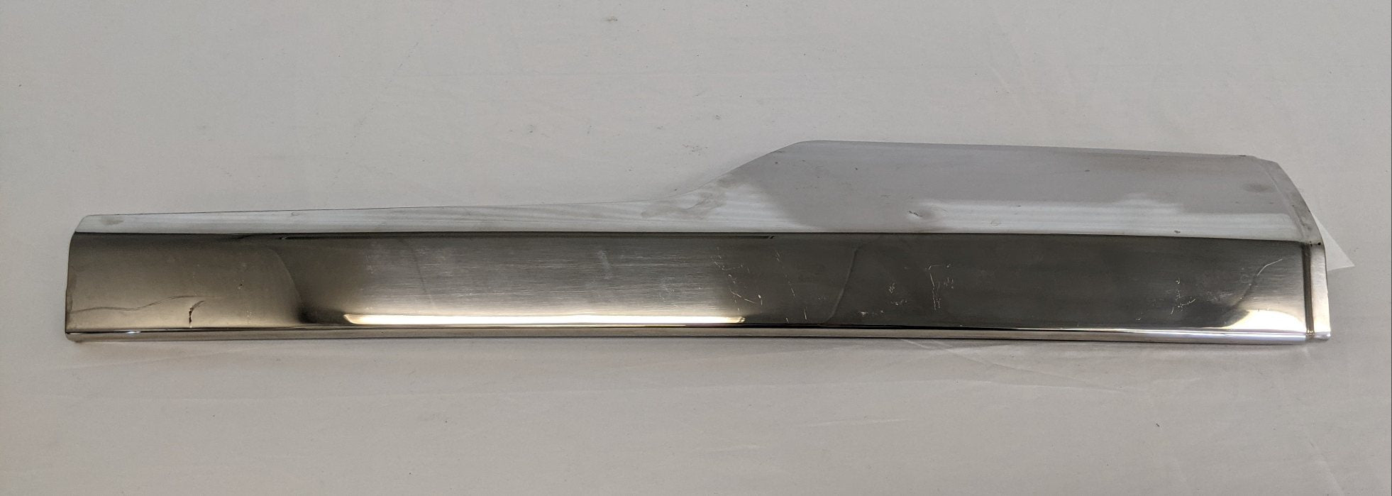 RT-97647ページ Western Star 47X / 49X RH Side Hood Bezel - P/N A17-21894-001