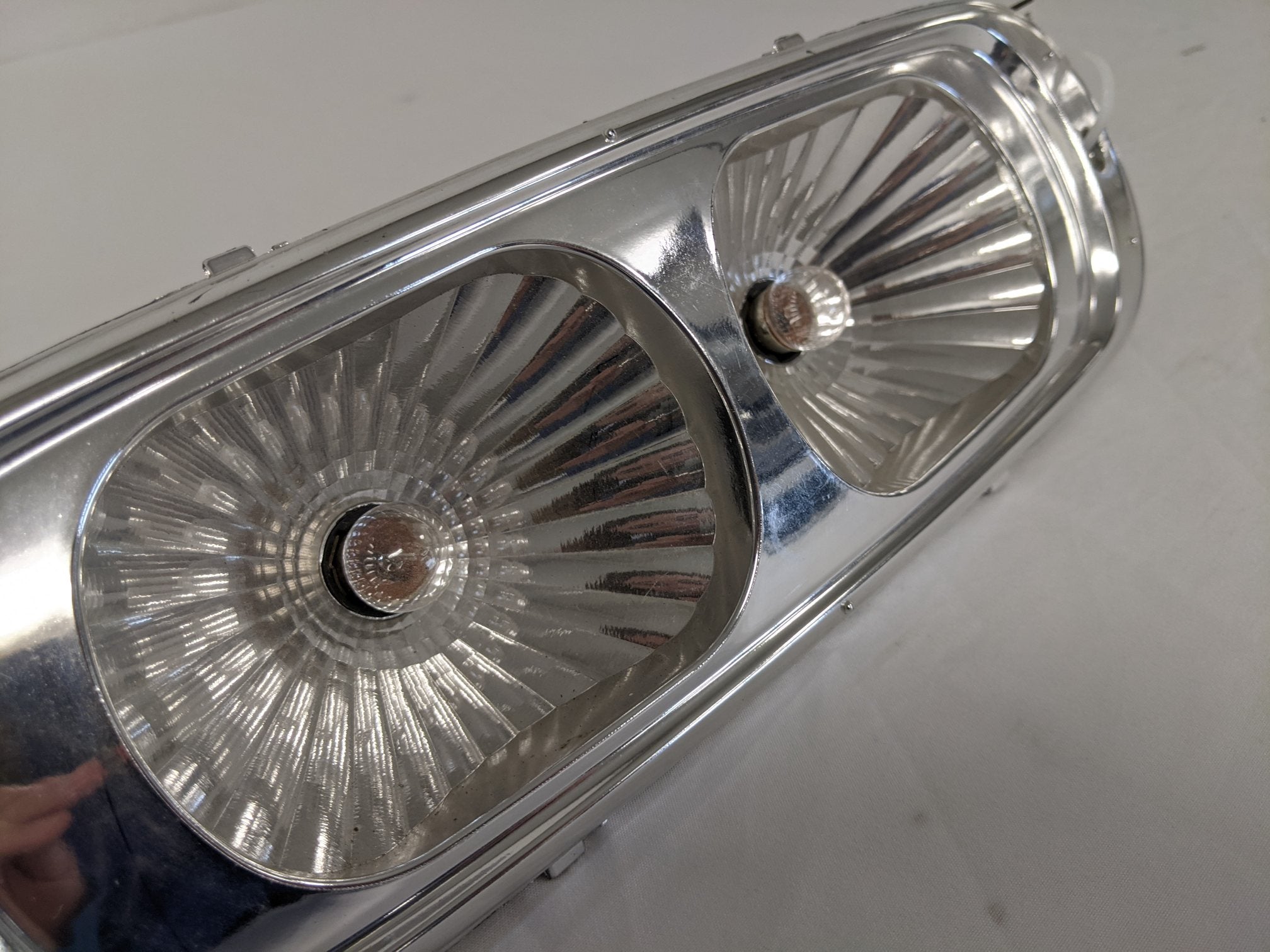 *Used Missing Lens* Freightliner Cascadia Sleeper Lamp - P/N 22-60999-000 (9004782223676)