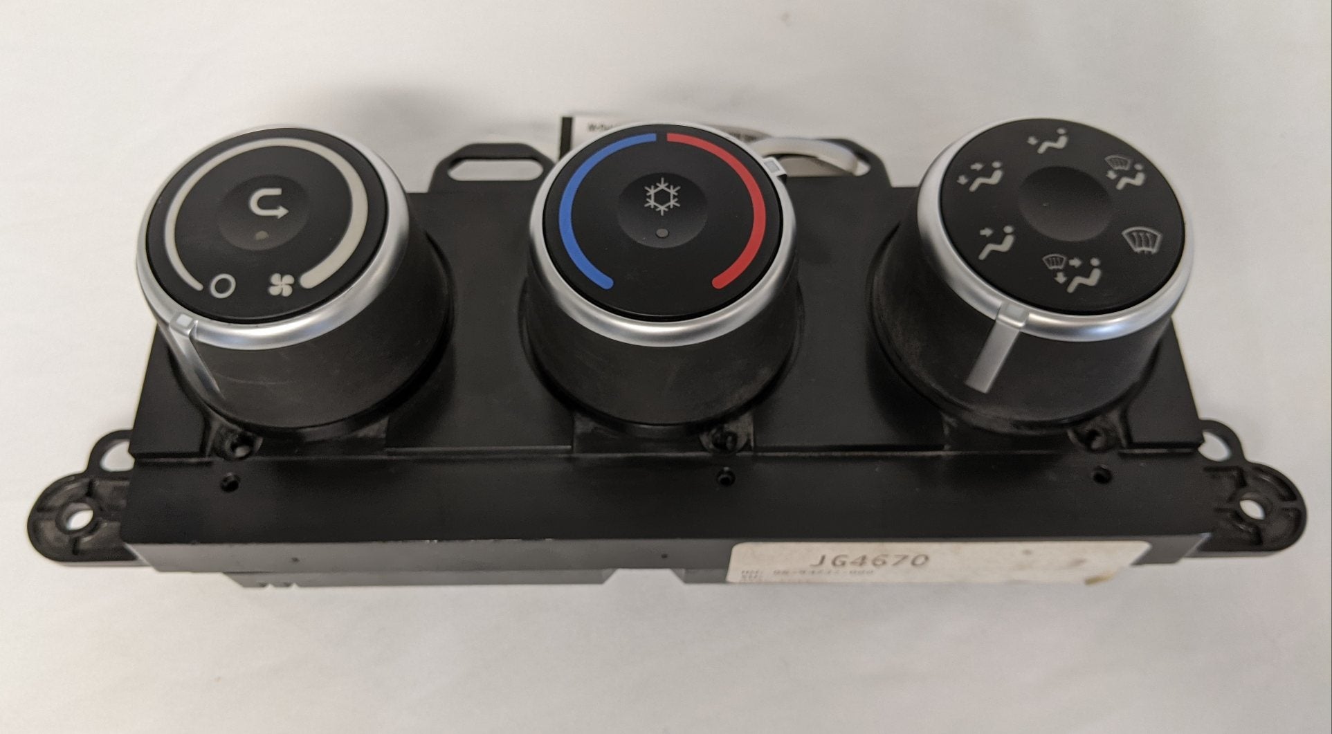 Used MAHLE HVAC Main Daycab Temperature Control - P/N A22-73670-001 (9015639081276)