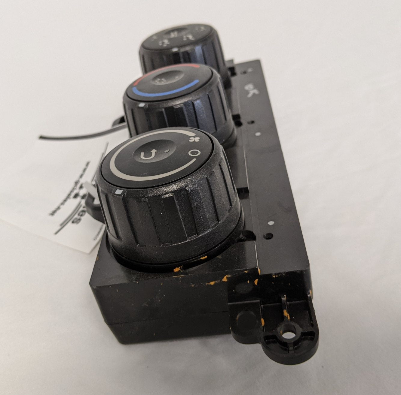 Damaged MAHLE Sleeper Main HVAC Temperature Control - P/N A22-73671-000 (9020688466236)