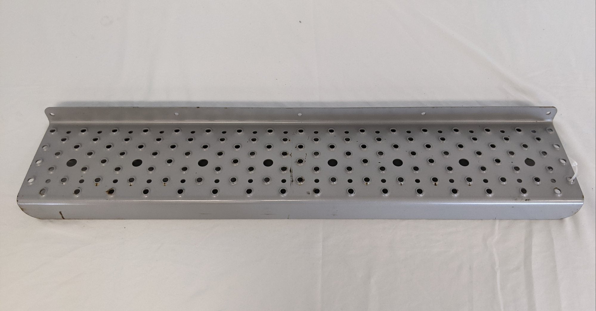 Freightliner 32 ½" x 6 ¼" Painted Argent Silver Steel Step - P/N 22-52438-008 (9112212406588)