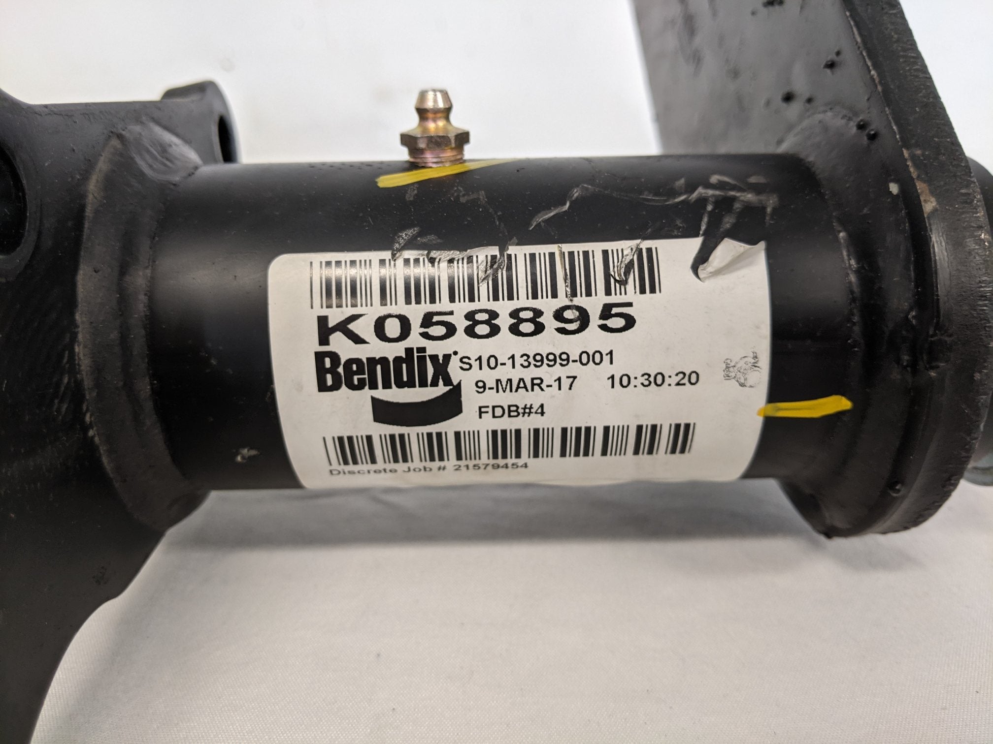 *New Take Off* Bendix Brake Camshaft P/N K044141 & Housing P/N K060579 (6659461906518)