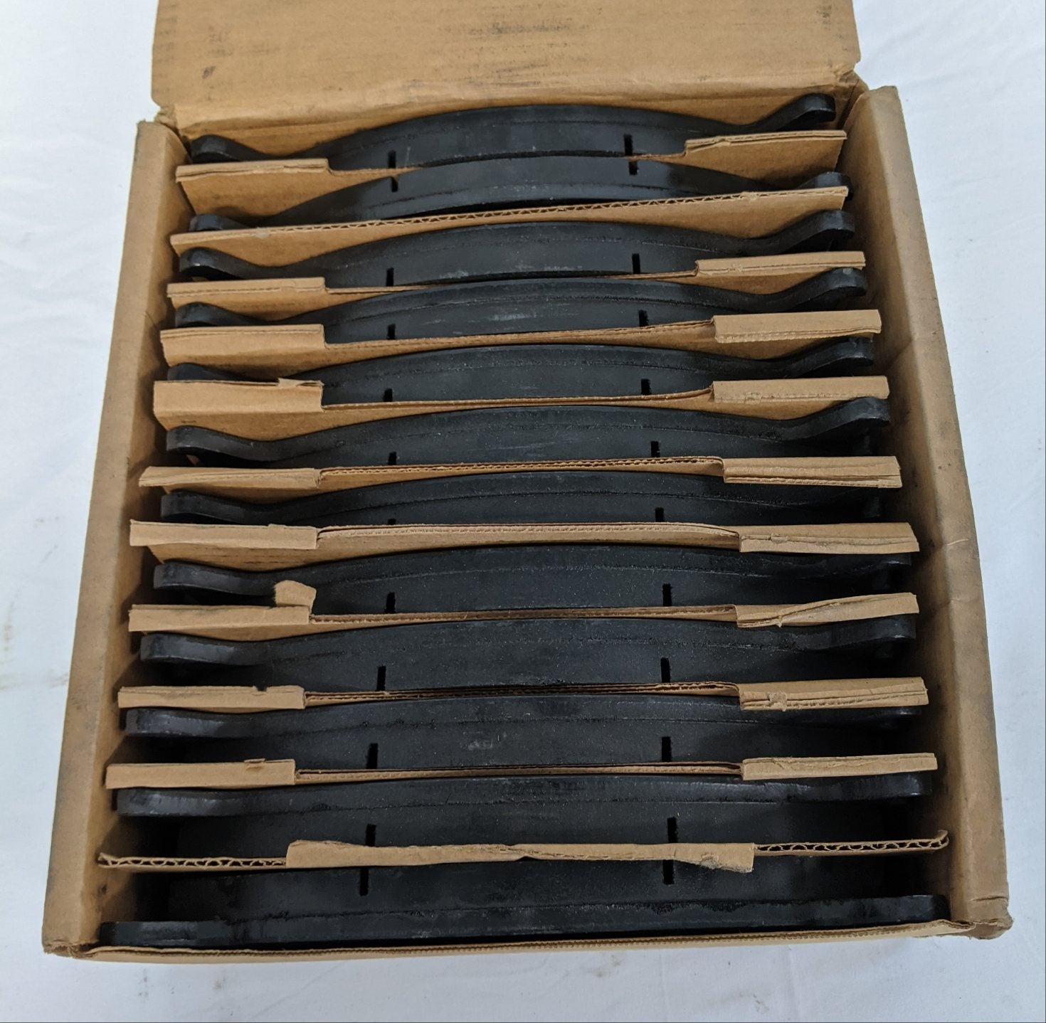 *Lot of 12* Bendix HX-402-EE Disc Brake Pads w/ Sensor - P/N: BW 02040J2648 (3962753646678)