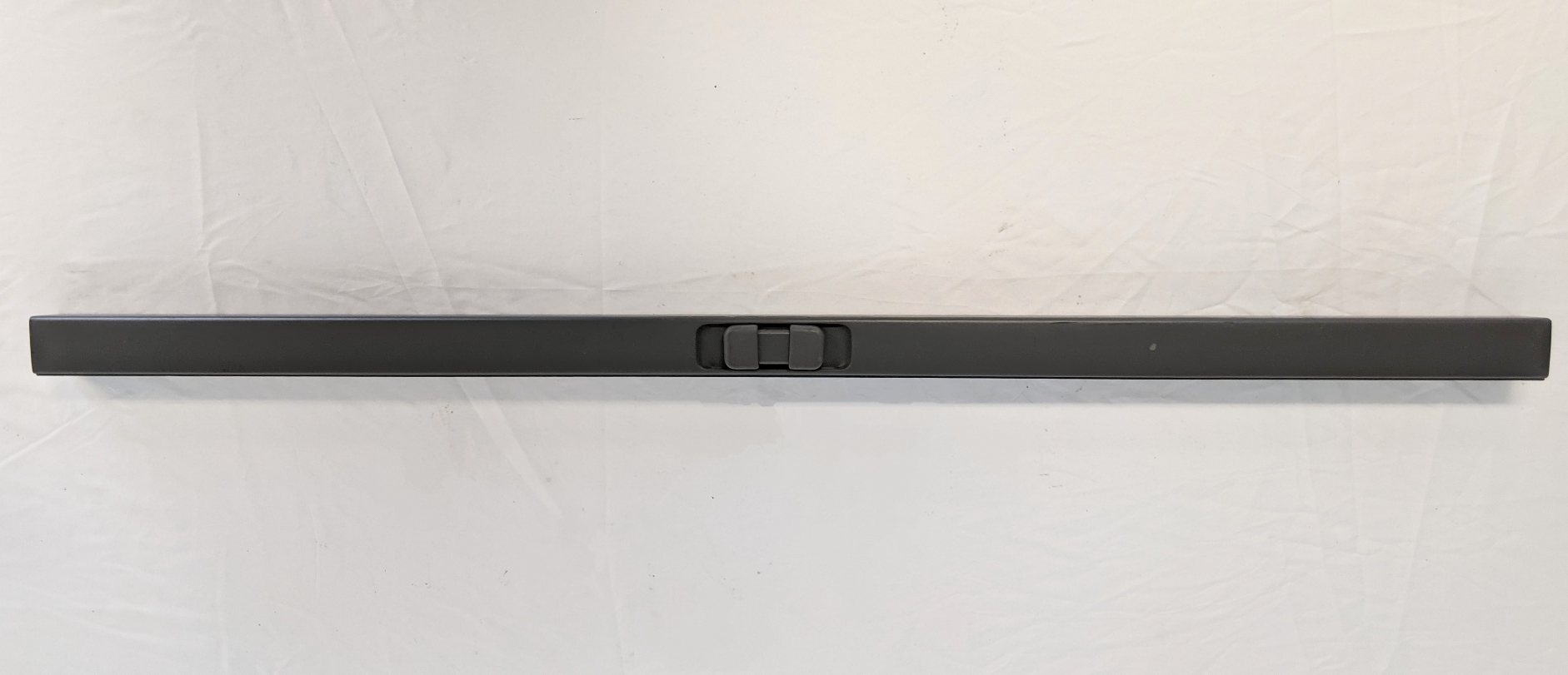 Freightliner 41 5/8" Latch - Vertical Pinch 4" - P/N A18-30526-004 (3939753295958)