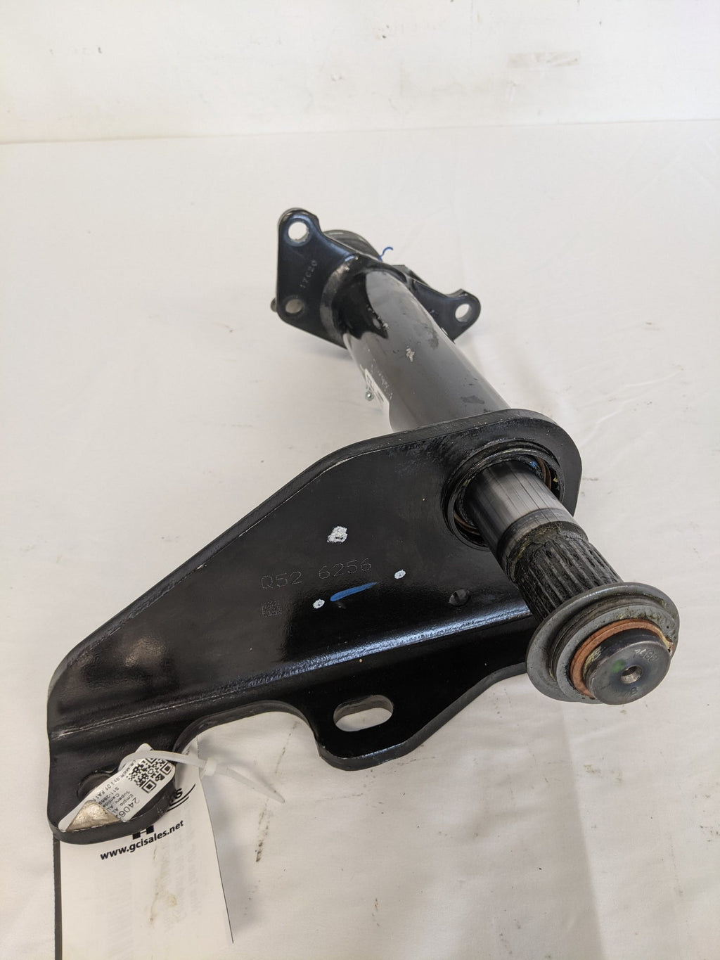 Meritor Brake Camshaft P/N 2210J7680 & Housing P/N Q52 3299P6256 