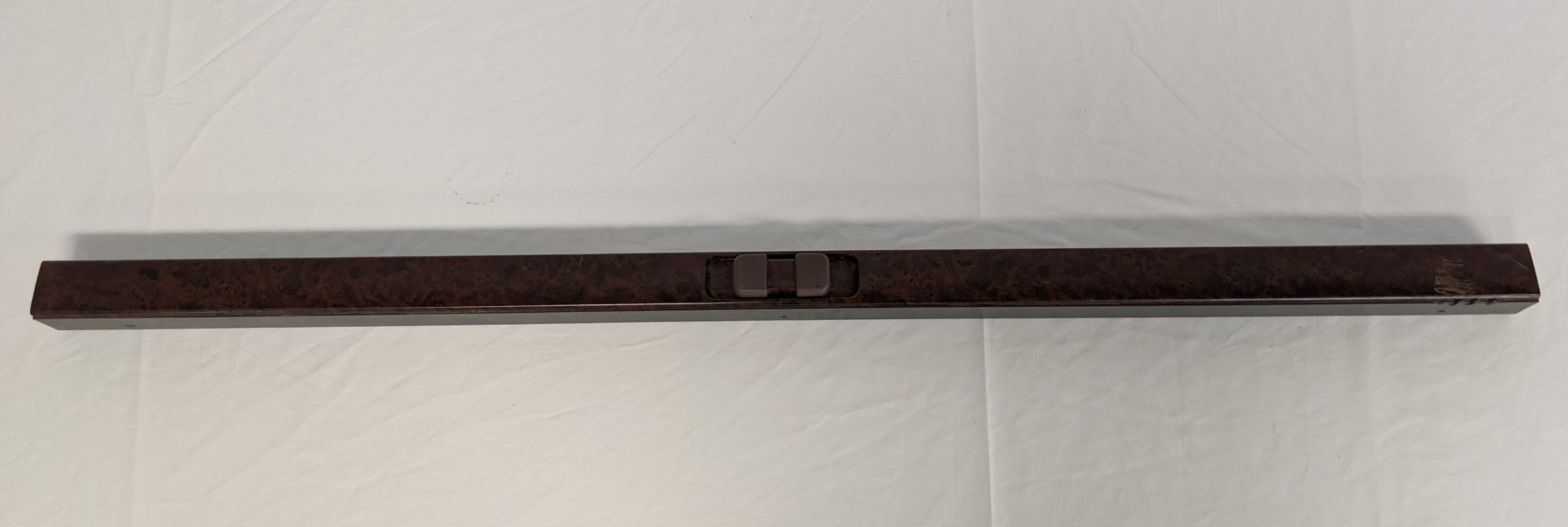Damaged Freightliner Columbia 41 ½" Woodgrain Vertical Latch - P/N A18-30526-005 (9727813288252)