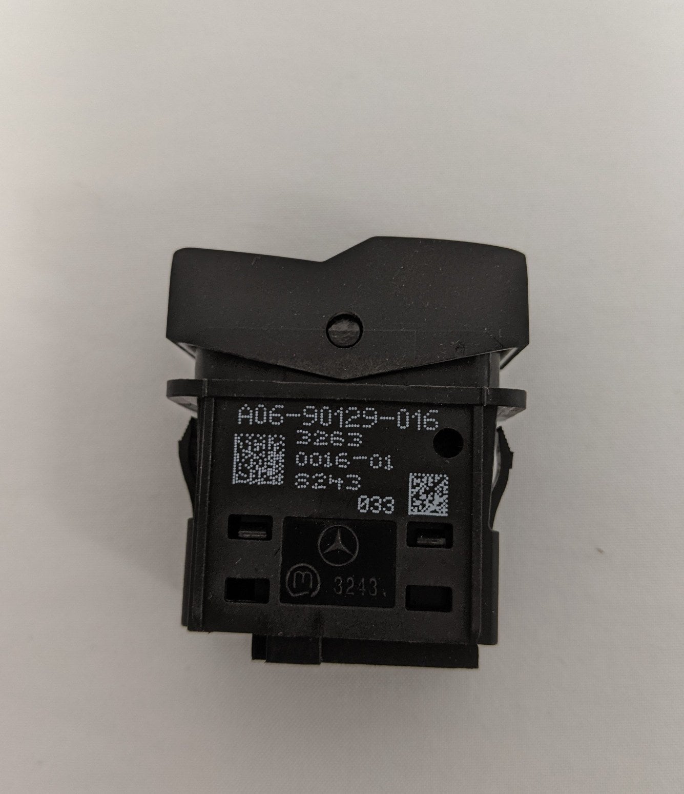 Freightliner ECAS Height Suspension Momentary Rocker Switch - P/N A06-90129-016 (9868021596476)
