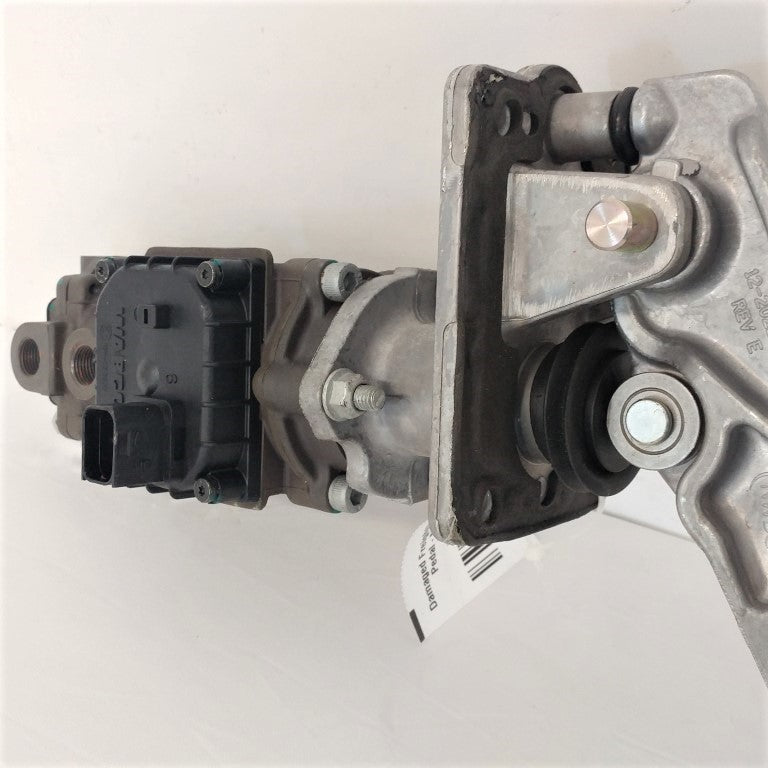 *For Parts* Freightliner P3 Valve Brake Pedal - Missing Some Bolts - P/N 961 899 211 0 (6720115933270)