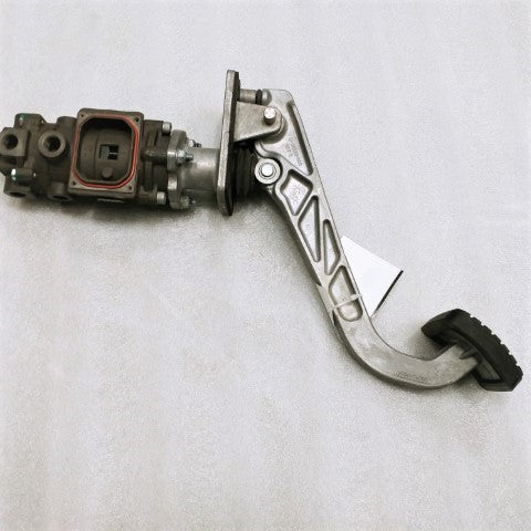 Wabco Foot Brake Valve Assembly (Missing Part) P/N 961 899 211 0 (4580282138710)