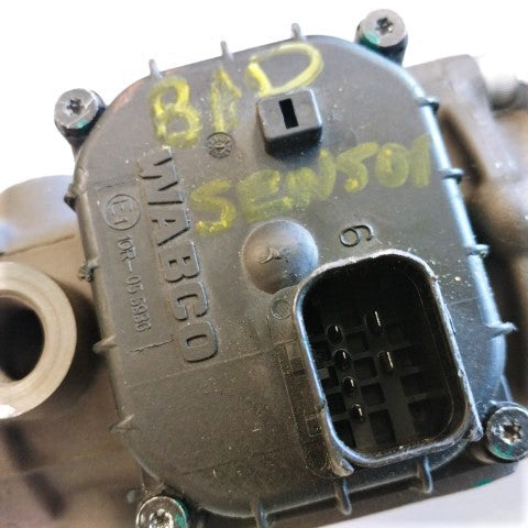 Damaged Freightliner P3 Valve Brake Pedal - P/N 961 899 211 0, 12-20222-000 (4770707308630)