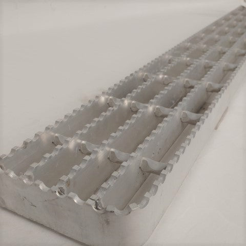 100 Gal Tank Aluminum Step, LH - P/N 22-60514-010 (6636223529046)