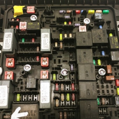 Freightliner Power Distribution Module VPDM. Fuse Panel P/N: A06-90283-000 (4508157050966)