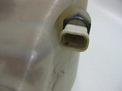 Freightliner Columbia Surge Tank w/ Hose - P/N 05-24406-001, 05-24689-000 (3939453337686)