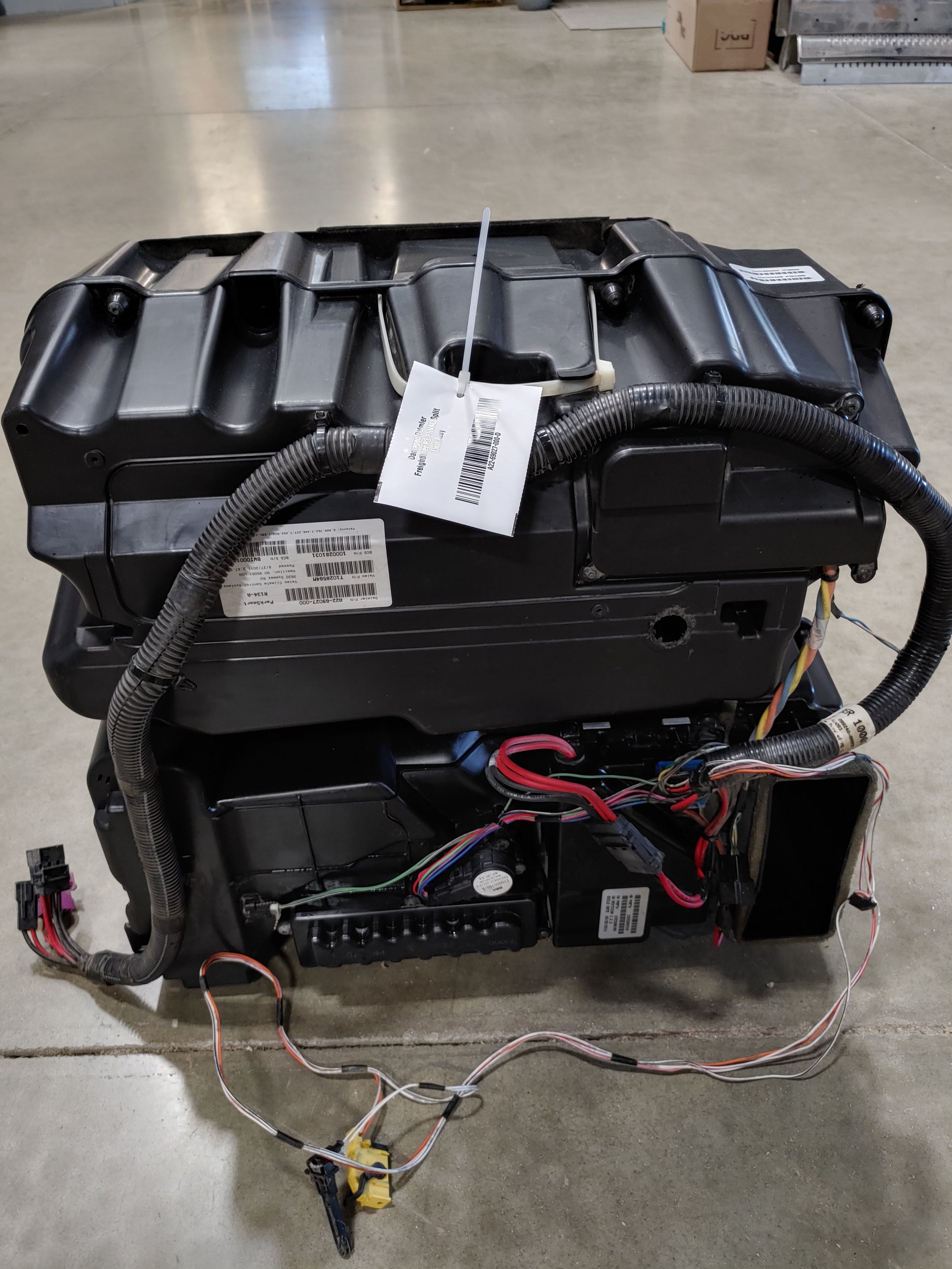 Damaged Daimler Freightliner P3 PHVAC Split Unit Assy - P/N A22-69027-000 (6788560126038)