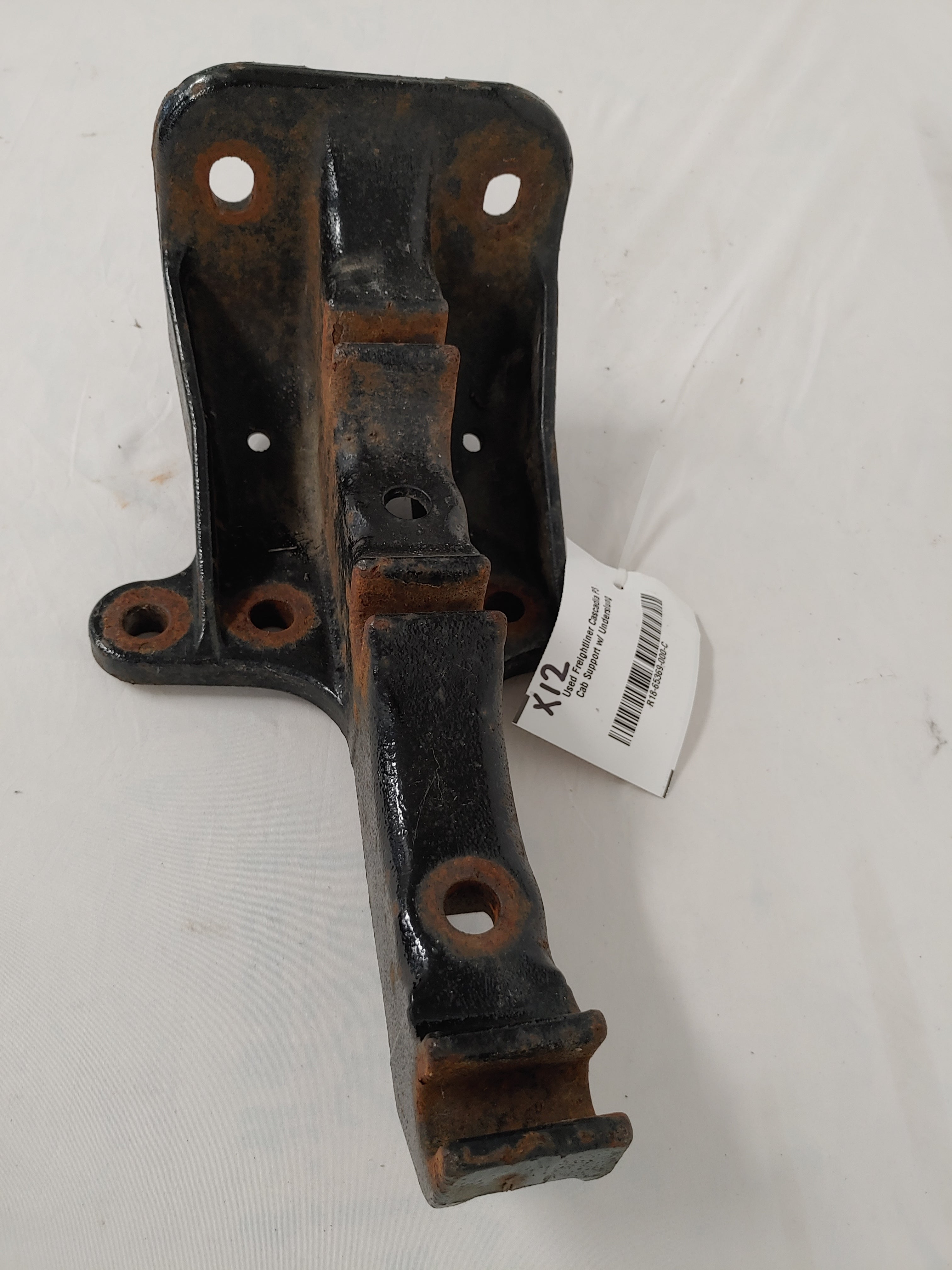 Used Freightliner Cascadia P3 Cab Support w/ Underslung - P/N R18-65369-000 (6792932851798)
