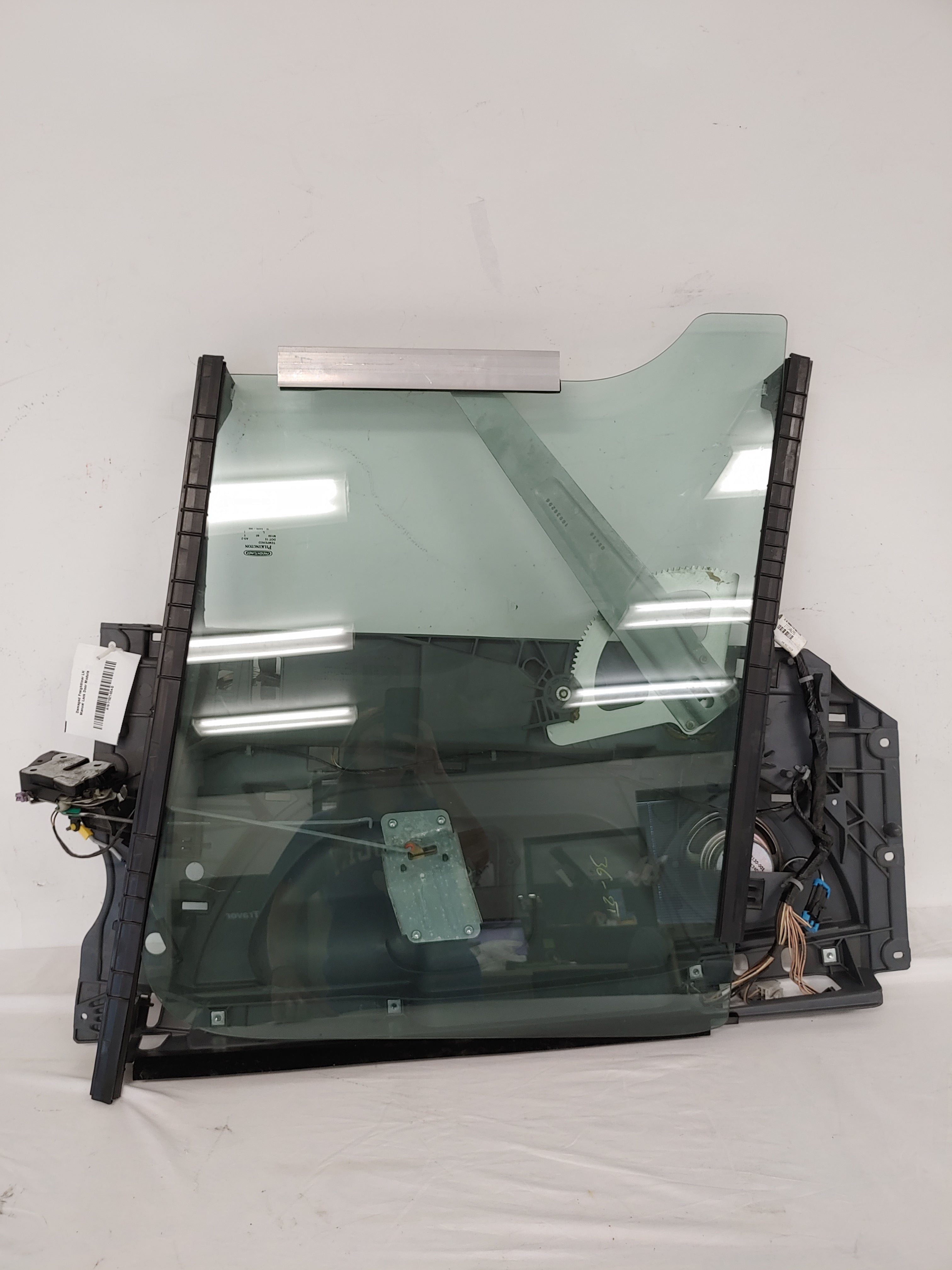 Damaged Freightliner LH Manual Lock Door Module - P/N A18-71521-004 (6810579992662)