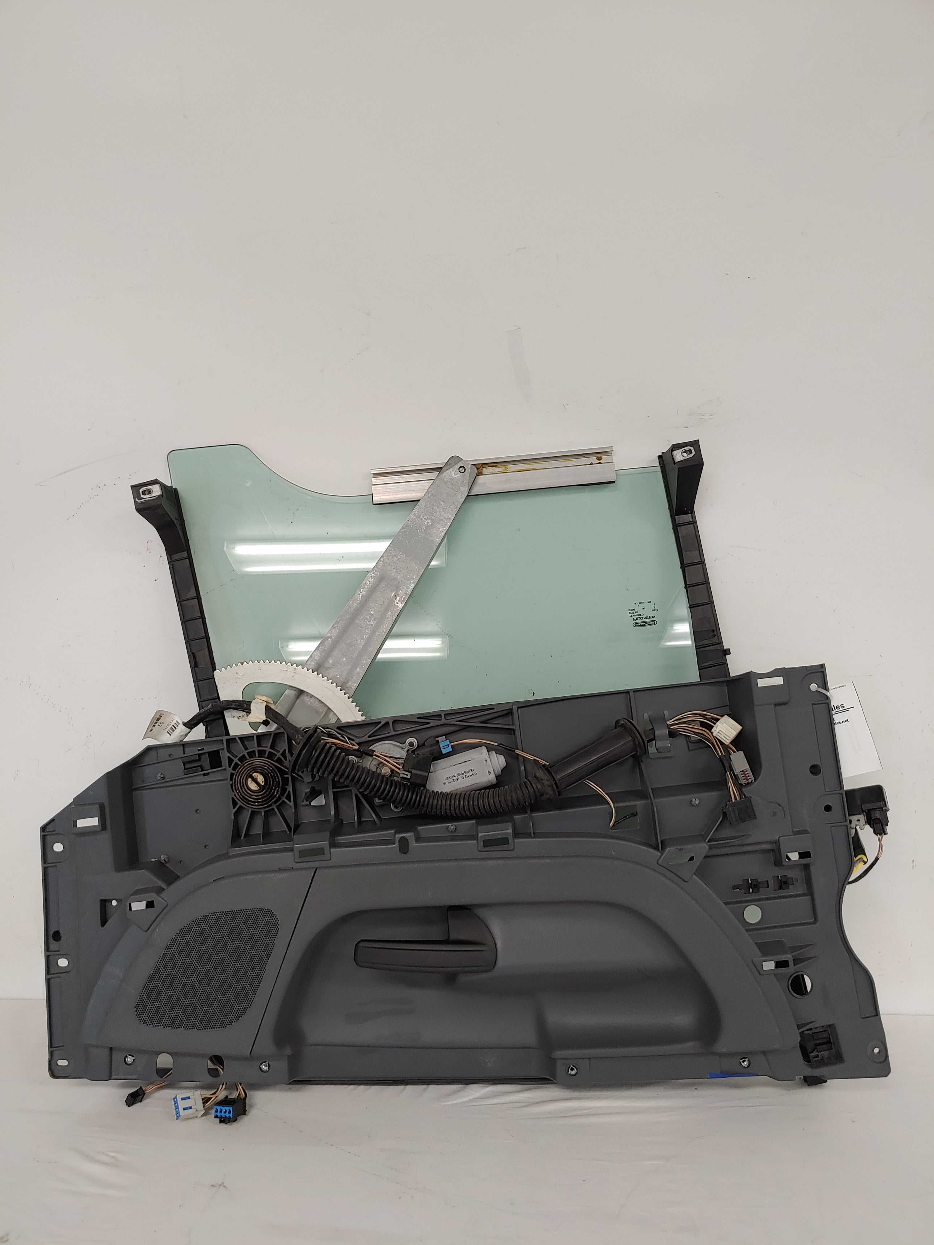 Damaged Freightliner LH Manual Lock Door Module - P/N A18-71521-004 (6810579992662)