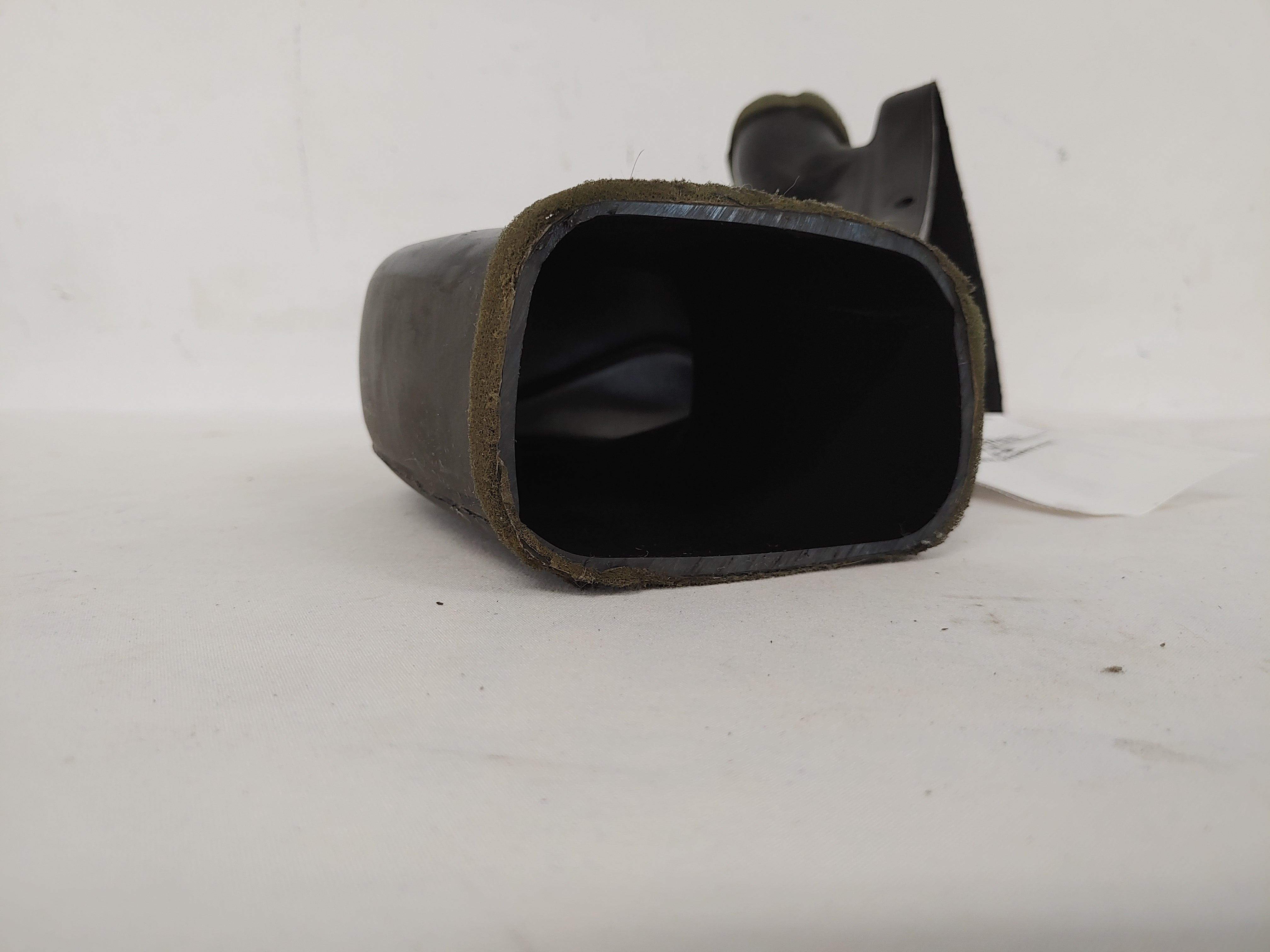 Used Freightliner P3 Center Heater Floor Duct - P/N 22-63475-000 (6801738465366)