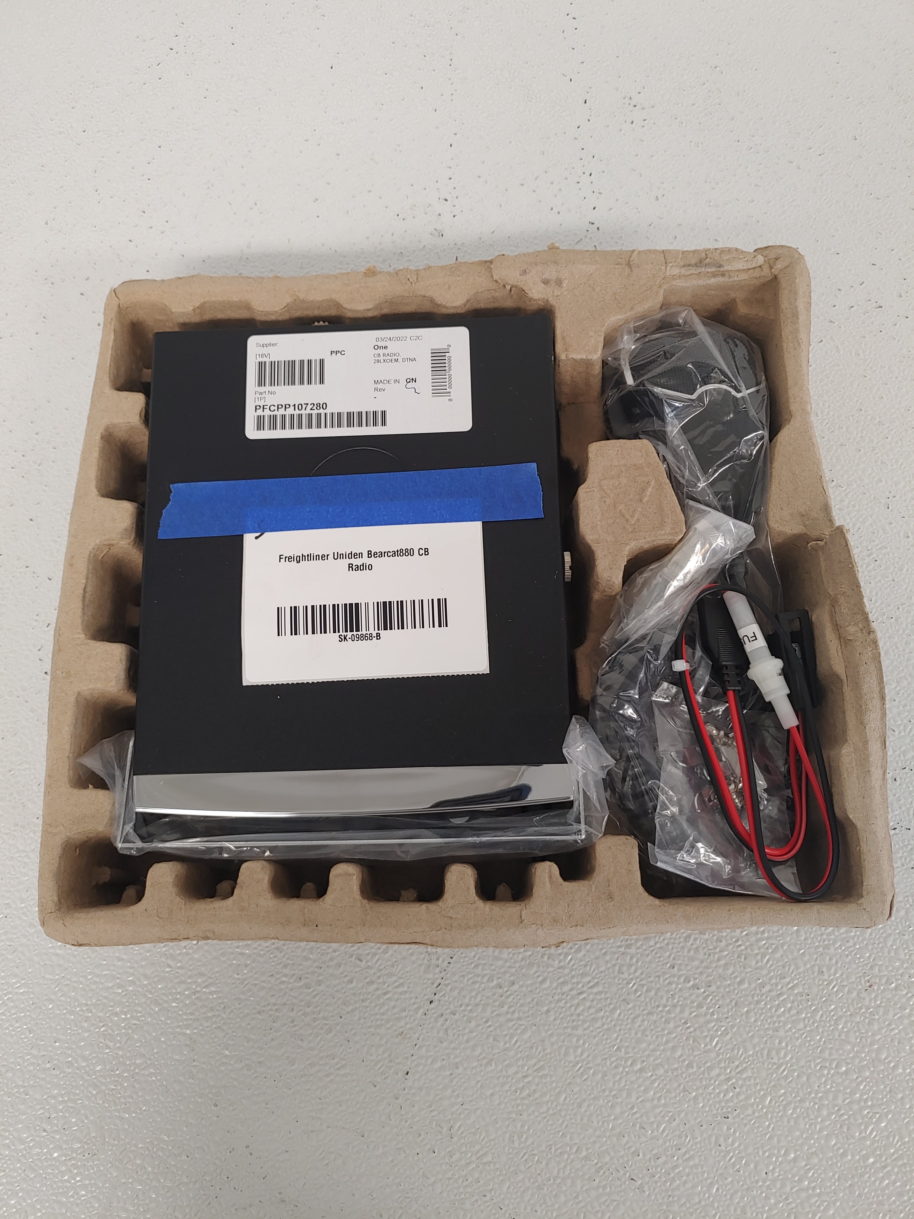 Freightliner Uniden Bearcat880 CB Radio - P/N PFC PP107280 (6832935665750)