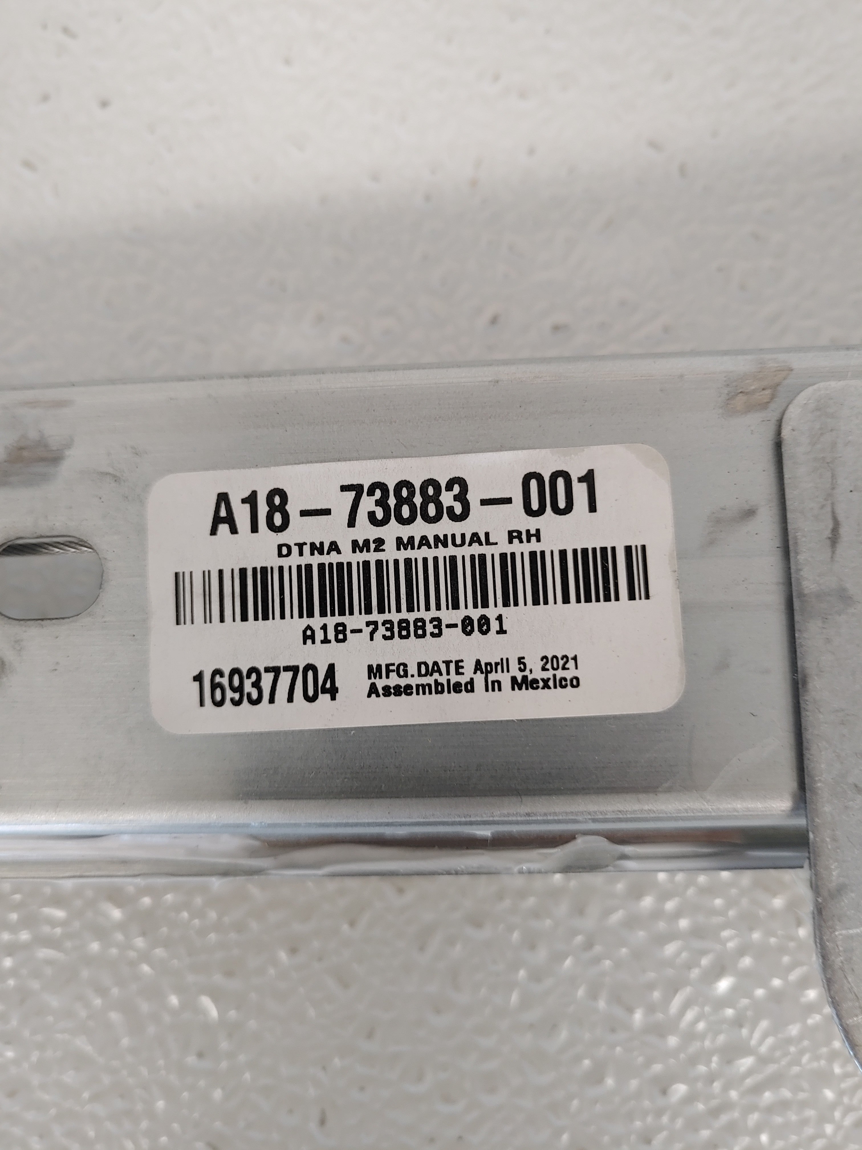 Freightliner M2 RH Manual Window Regulator Assy - P/N A18-73883-001 (6831581888598)