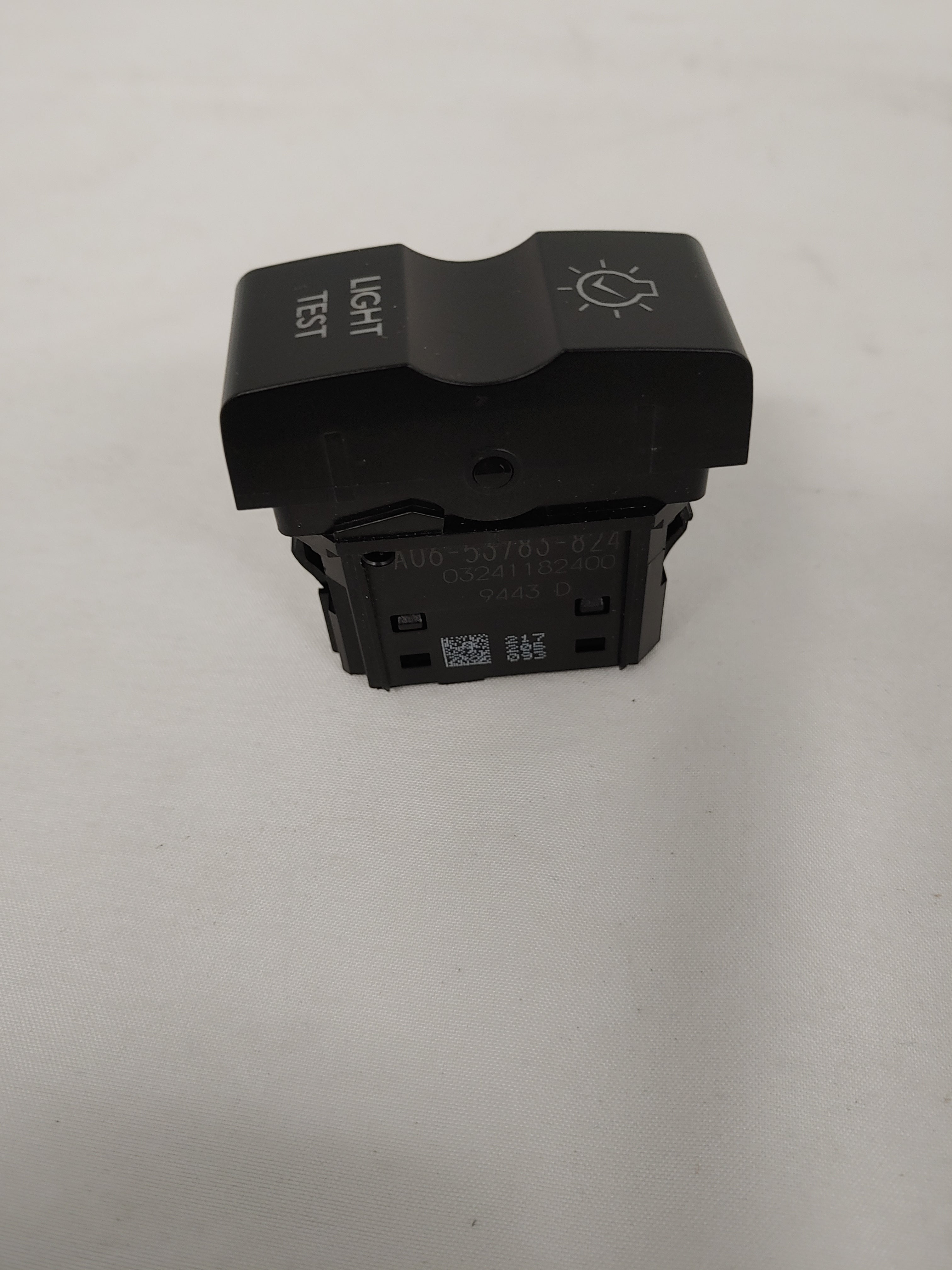 Freightliner Light Test HWD Rocker Switch - P/N A06-53783-824 (8034164015420)