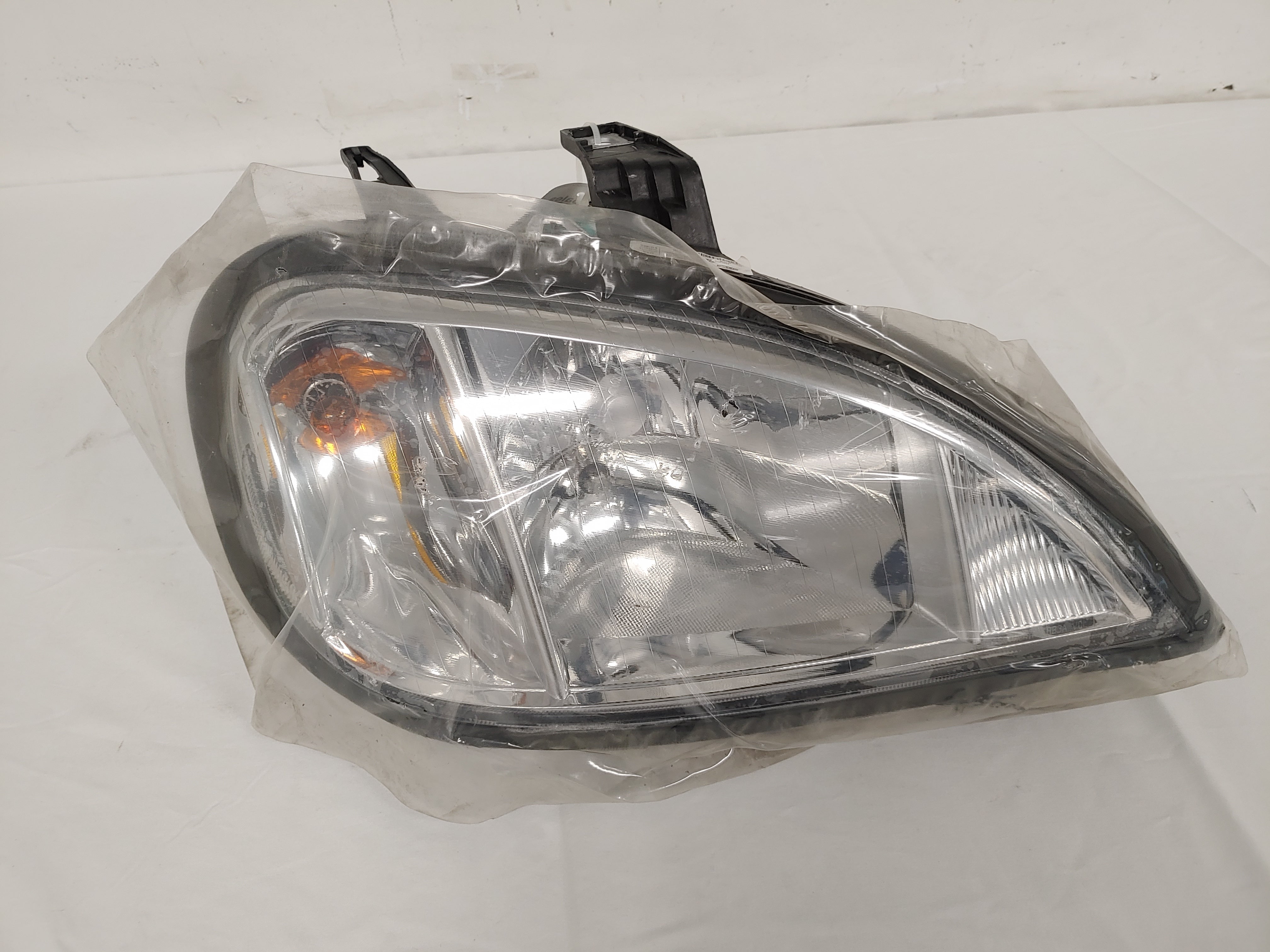 Damaged Freightliner Columbia RH Headlamp Assembly - P/N A06-75737-005 (8048138813756)