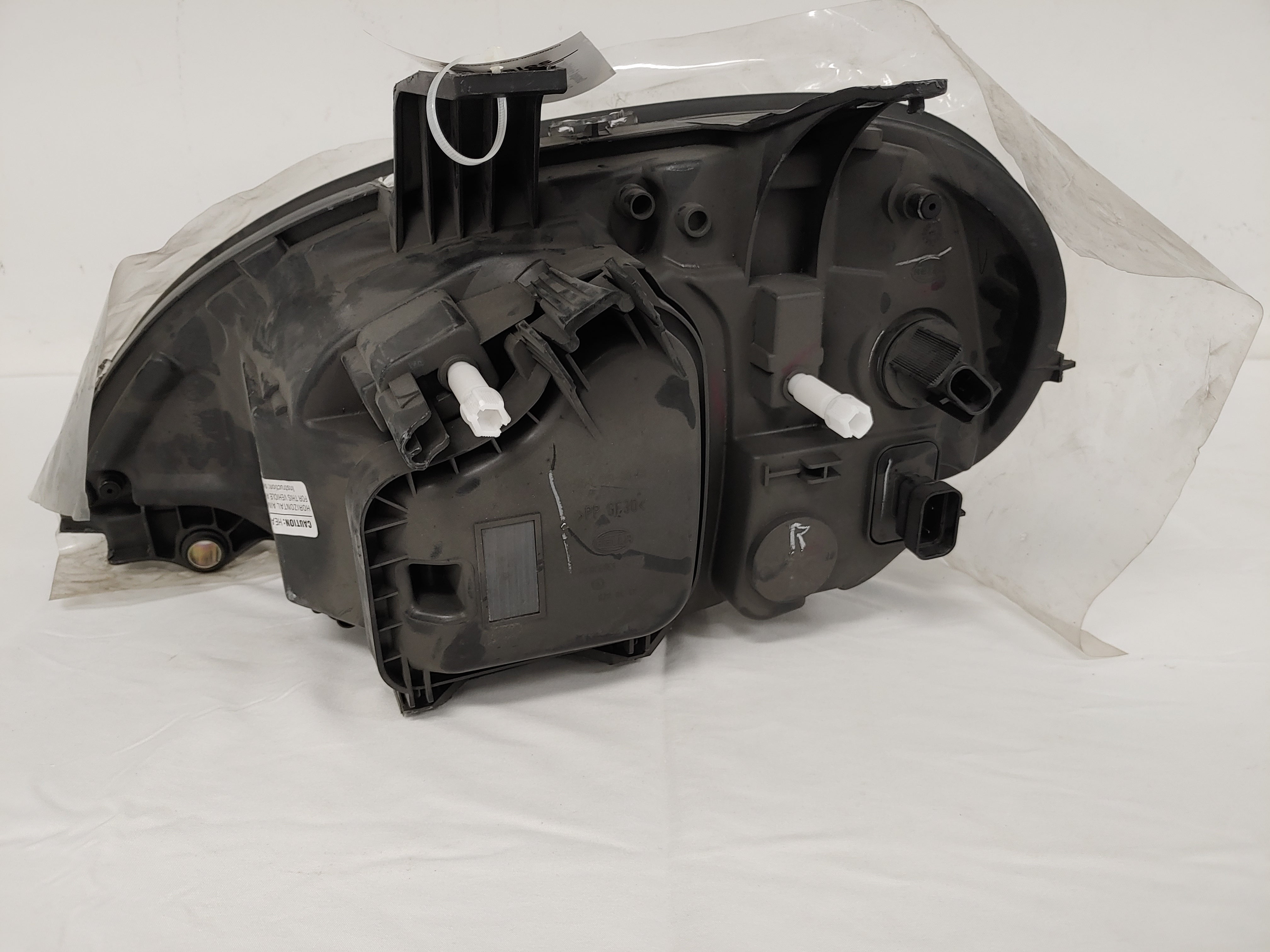Damaged Freightliner Columbia RH Headlamp Assembly - P/N A06-75737-005 (8048138813756)