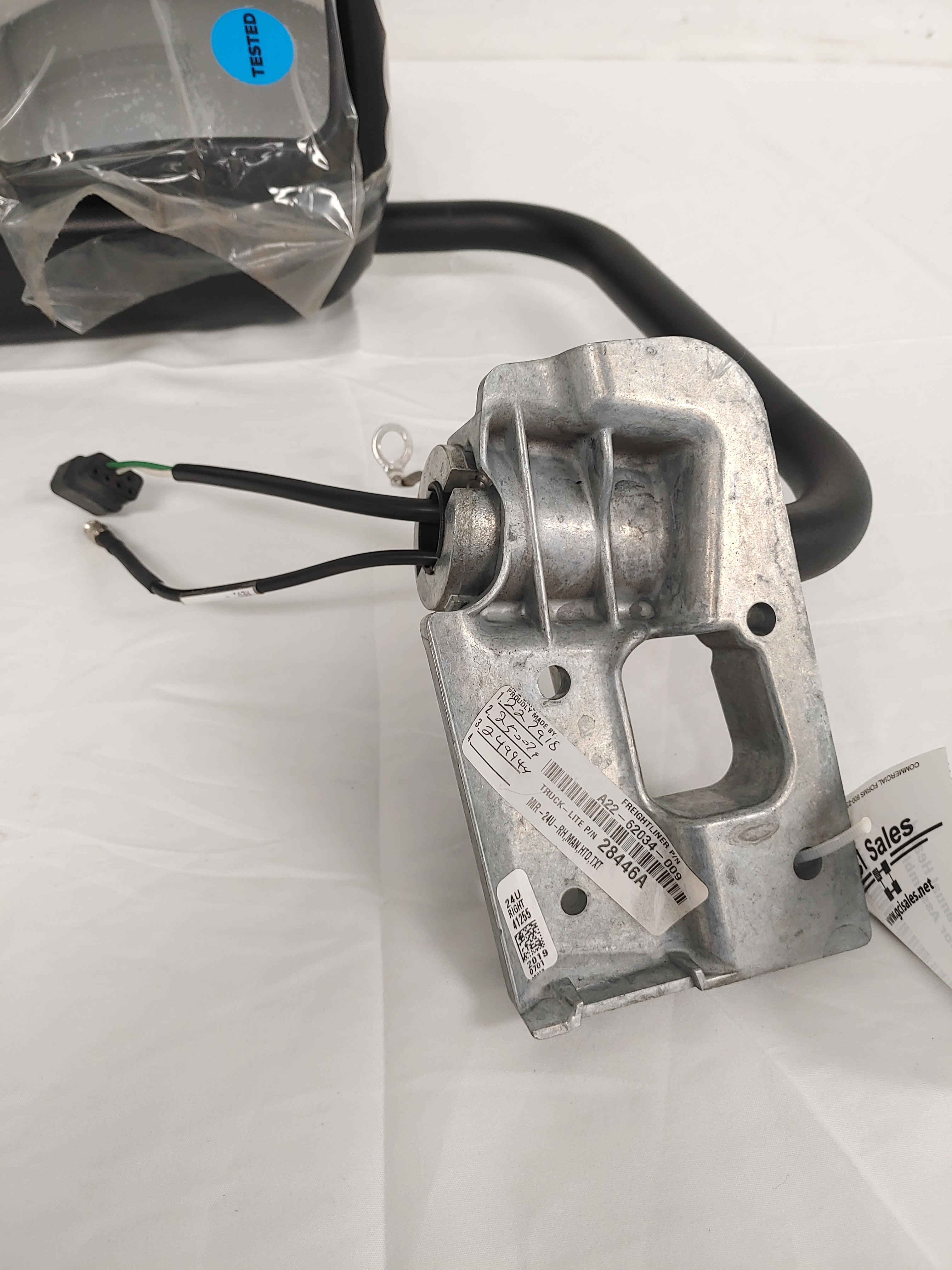 Freightliner RH Manual Heated Rearview Mirror Assembly - P/N A22-62034-009 (8114287444284)