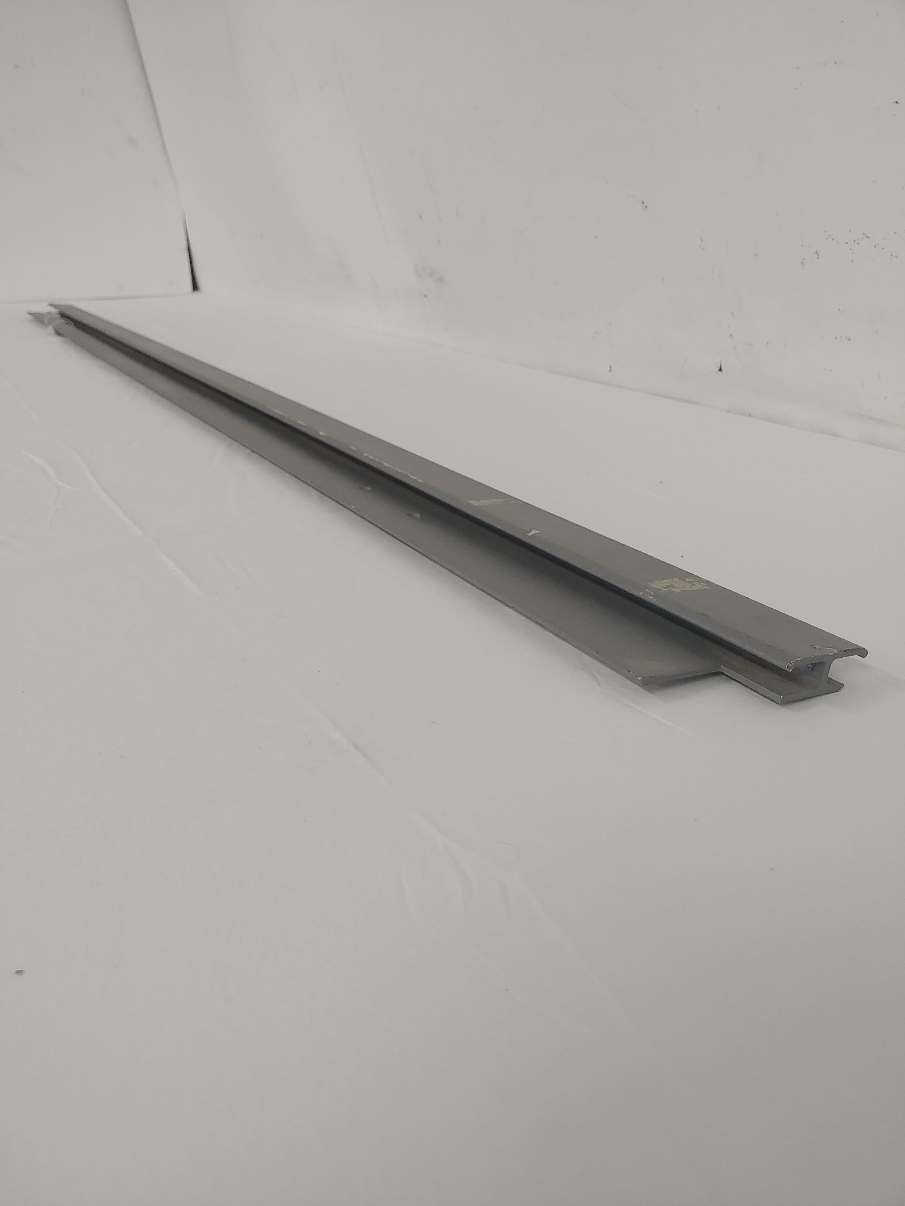 Used Freightliner Upper Backwall Extrusion Trim - P/N 18-42969-000 (3939534504022)