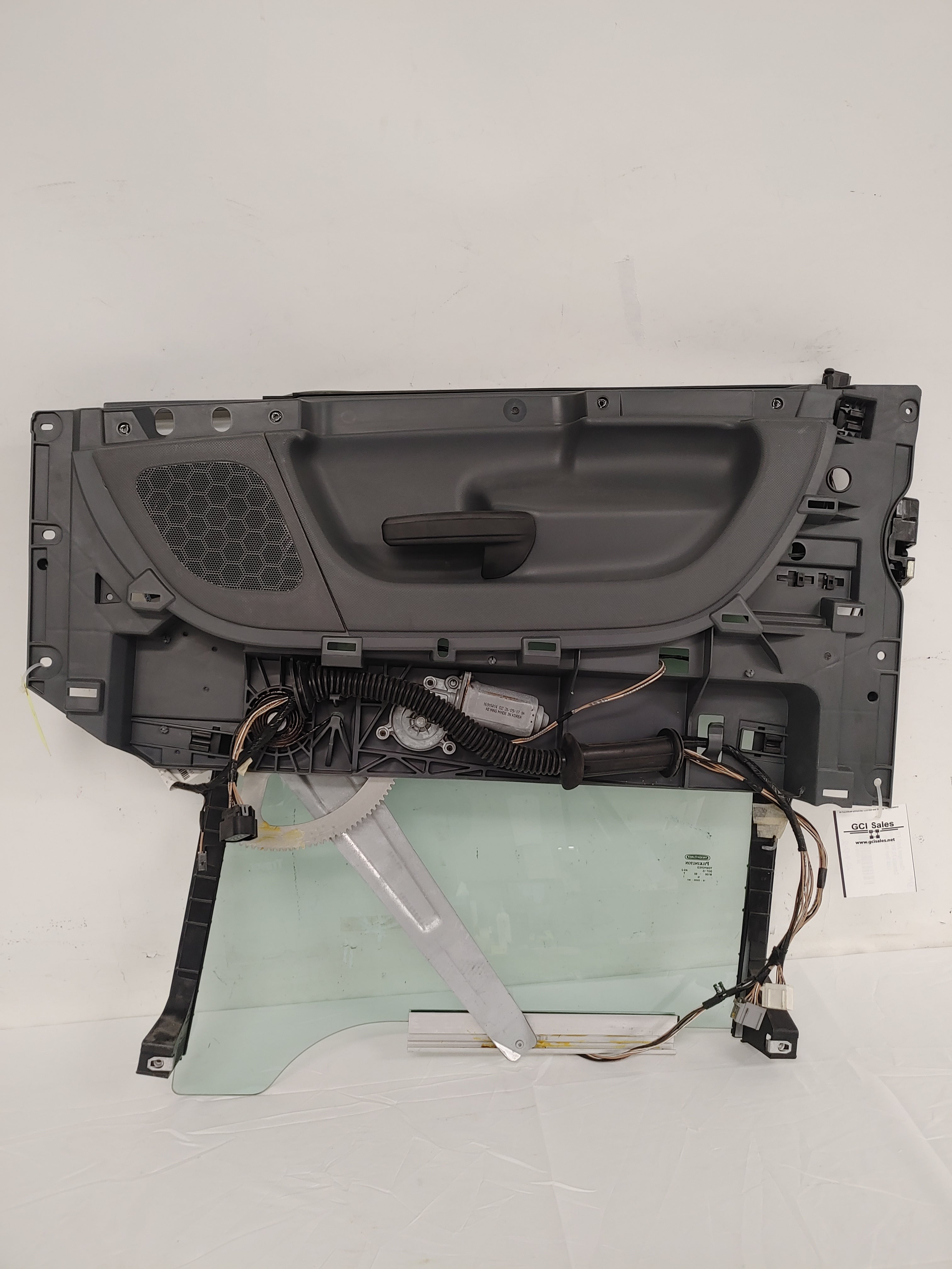 *Damaged Arm* FTL Cascadia P3 RH Manual Lock Door Module - P/N: A18-68937-001 (8135796949308)