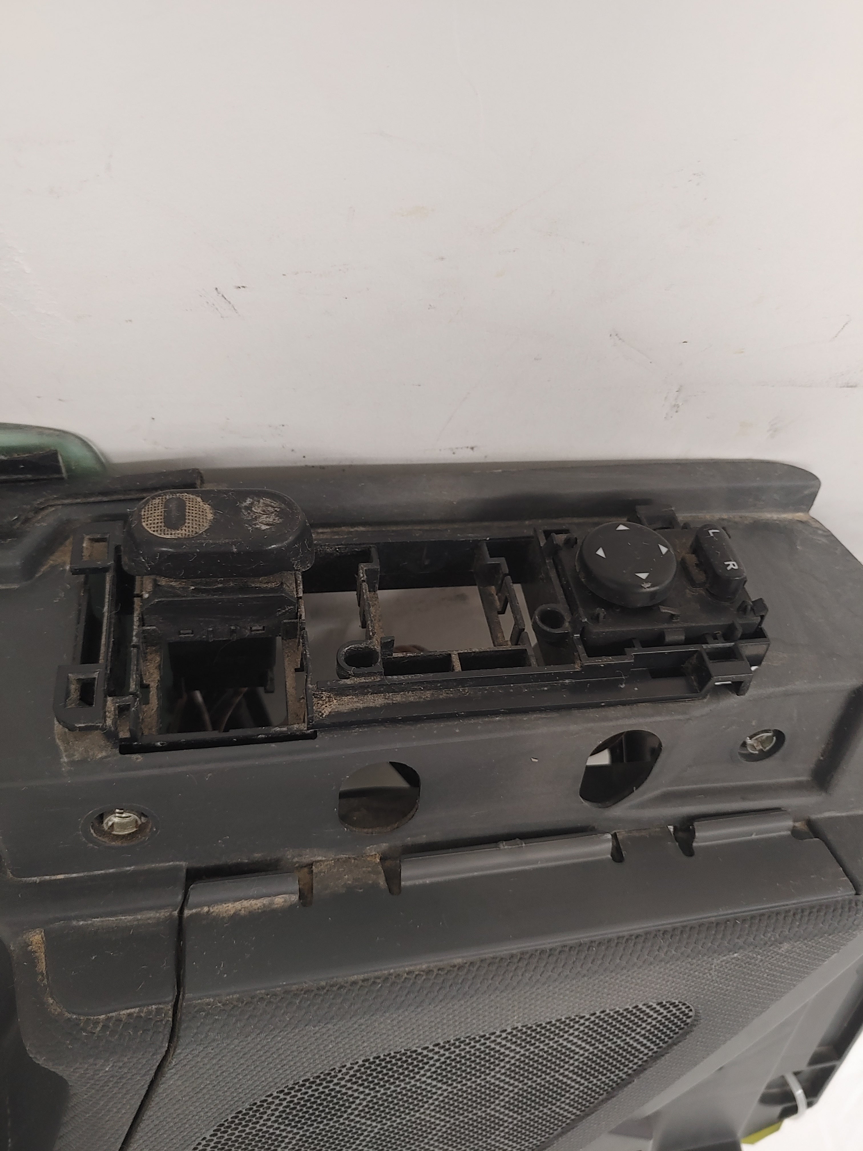 Damaged FTL Cascadia P3 LH PWR Lock Door Module - P/N A18-53838-007 (8125711843644)
